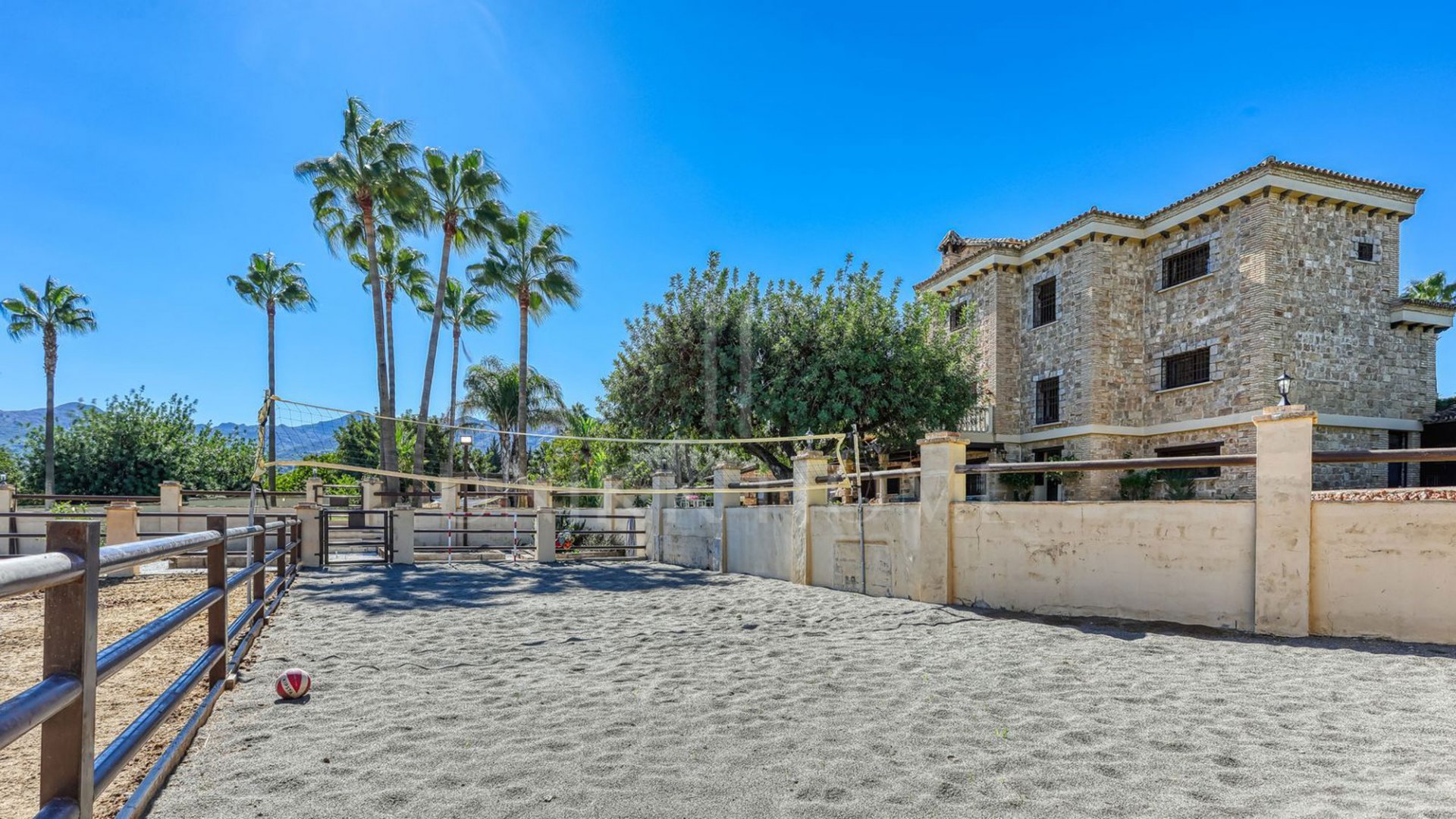 **Exceptional Rustic Estate with Horse Stable**