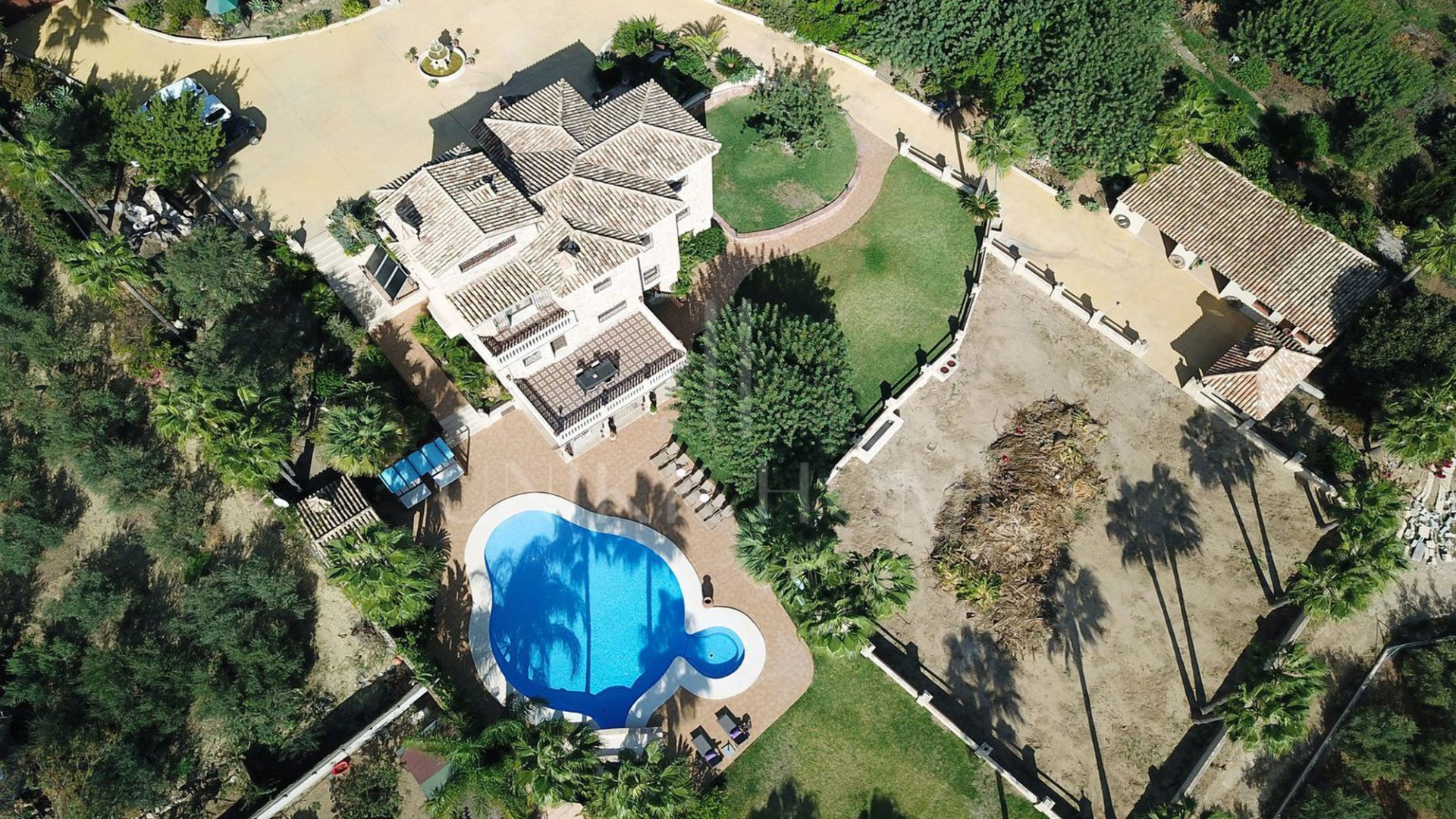 **Exceptional Rustic Estate with Horse Stable**