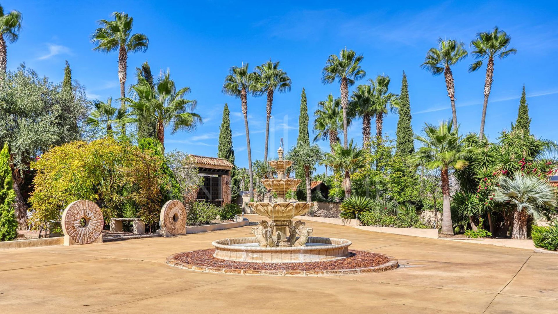 **Exceptional Rustic Estate with Horse Stable**