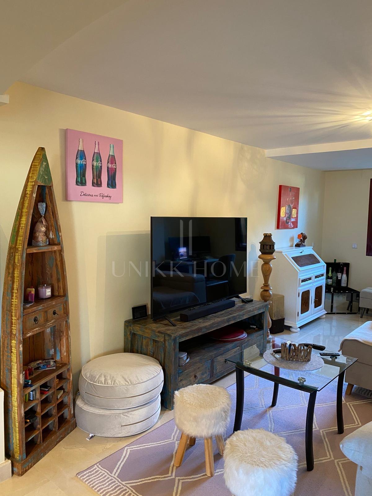 Discover this impressive townhouse in private urbanisation Coín