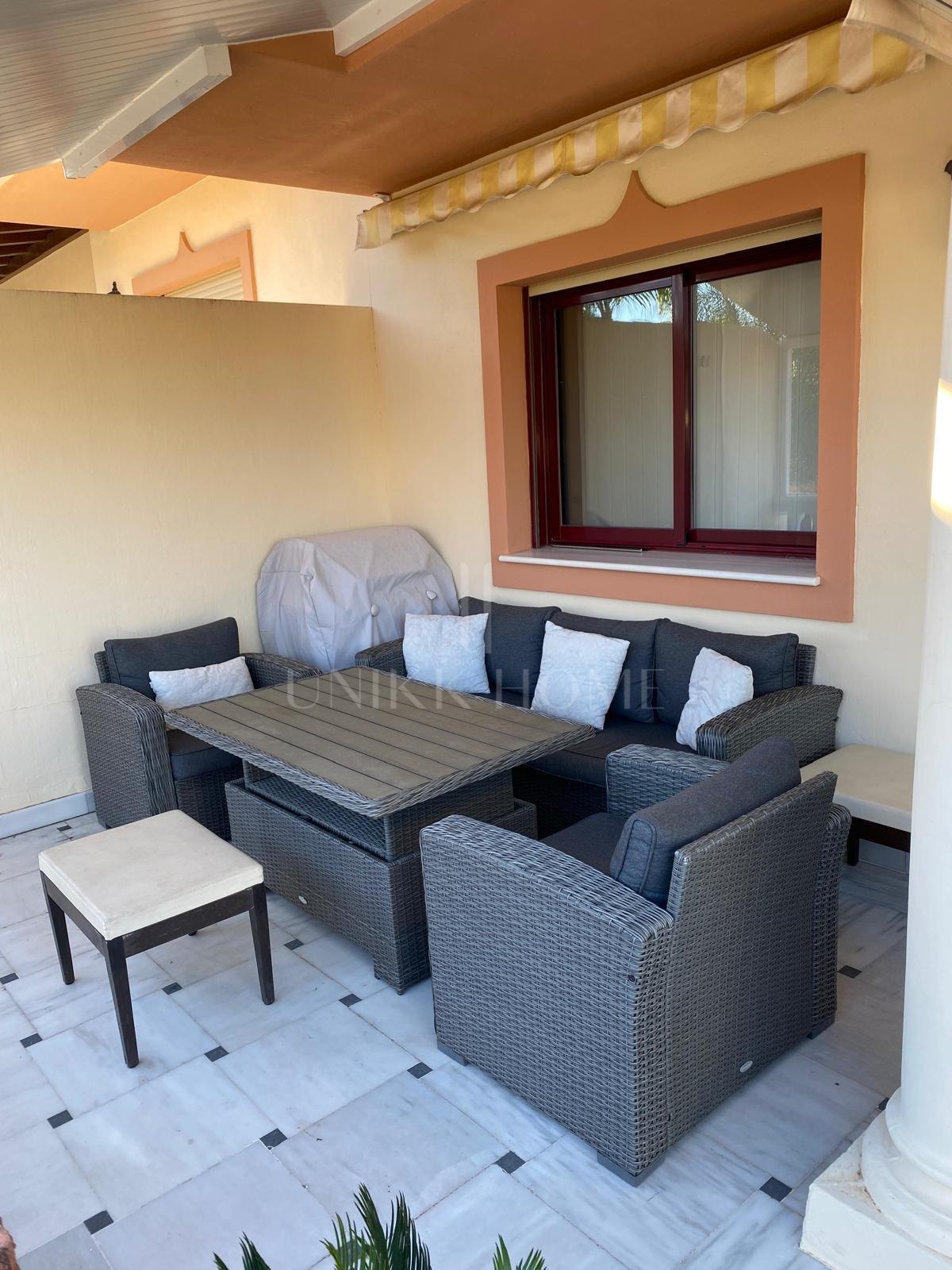 Discover this impressive townhouse in private urbanisation Coín