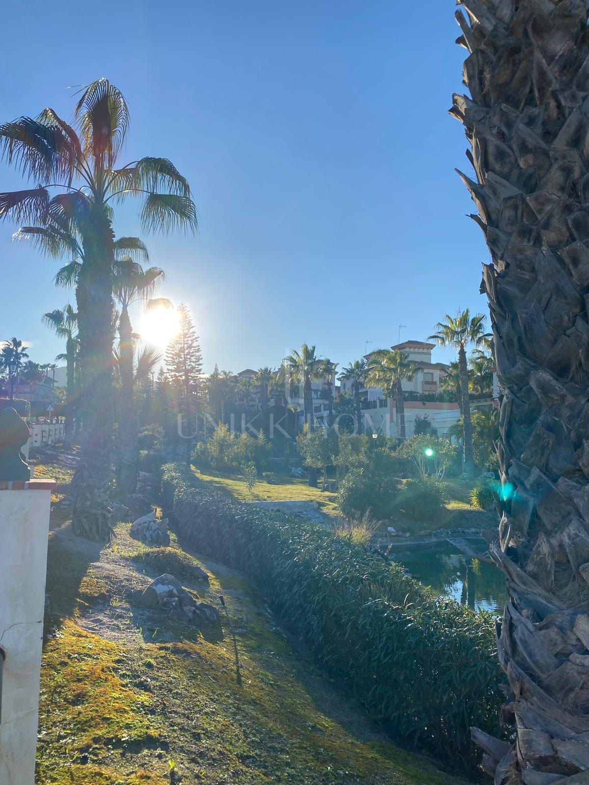 Discover this impressive townhouse in private urbanisation Coín