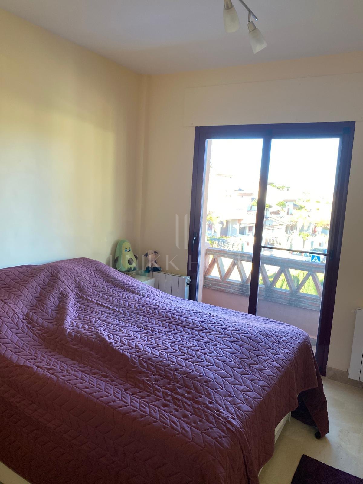 Discover this impressive townhouse in private urbanisation Coín