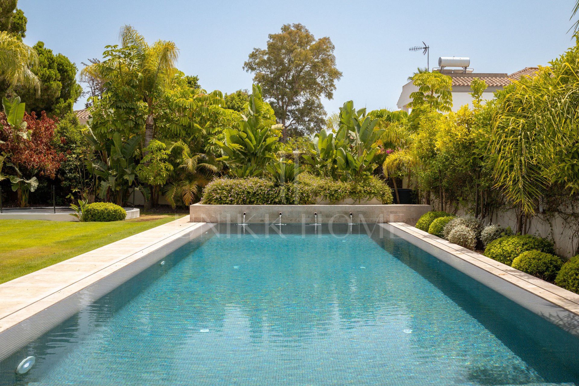 Villa exclusiva frente a la playa en San Pedro - 4 % para tu agencia