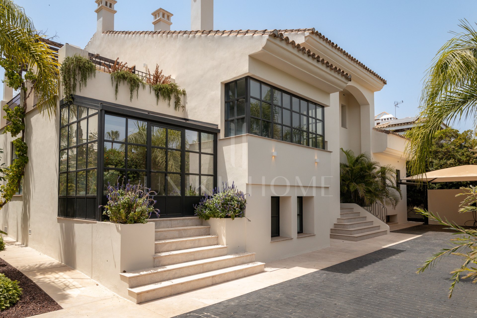 Villa exclusiva frente a la playa en San Pedro - 4 % para tu agencia