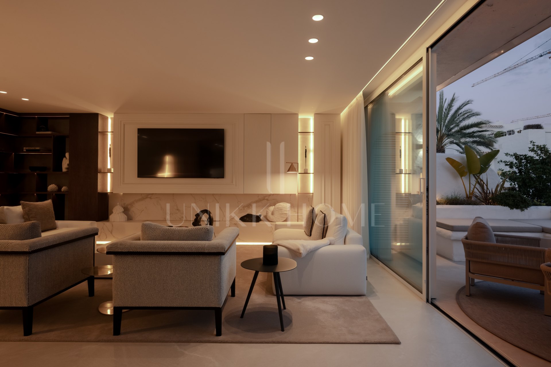 Ático exclusivo en primera línea de playa con orientación sur - Alhambra del Mar