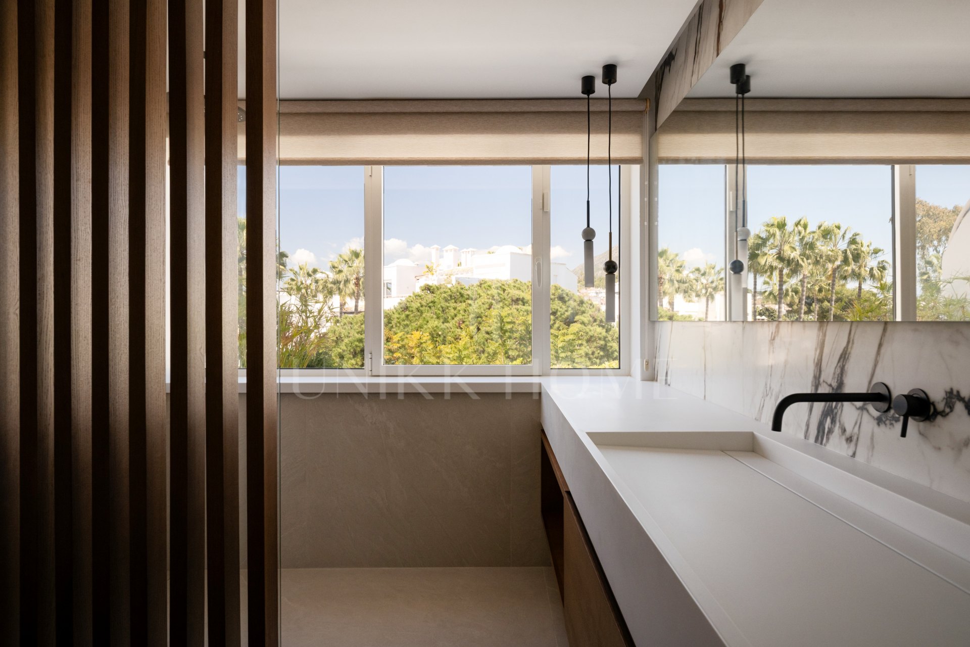 Ático exclusivo en primera línea de playa con orientación sur - Alhambra del Mar