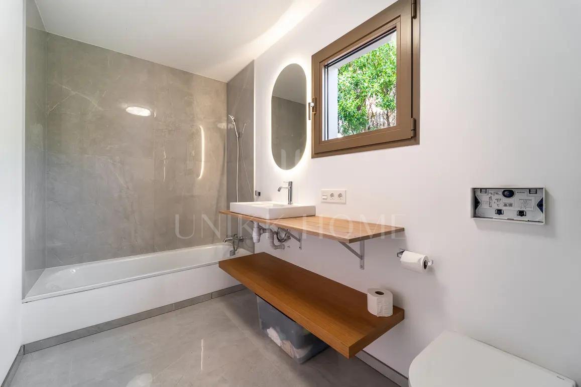 Fully Renovated Luxury Villa with Panoramic Sea Views