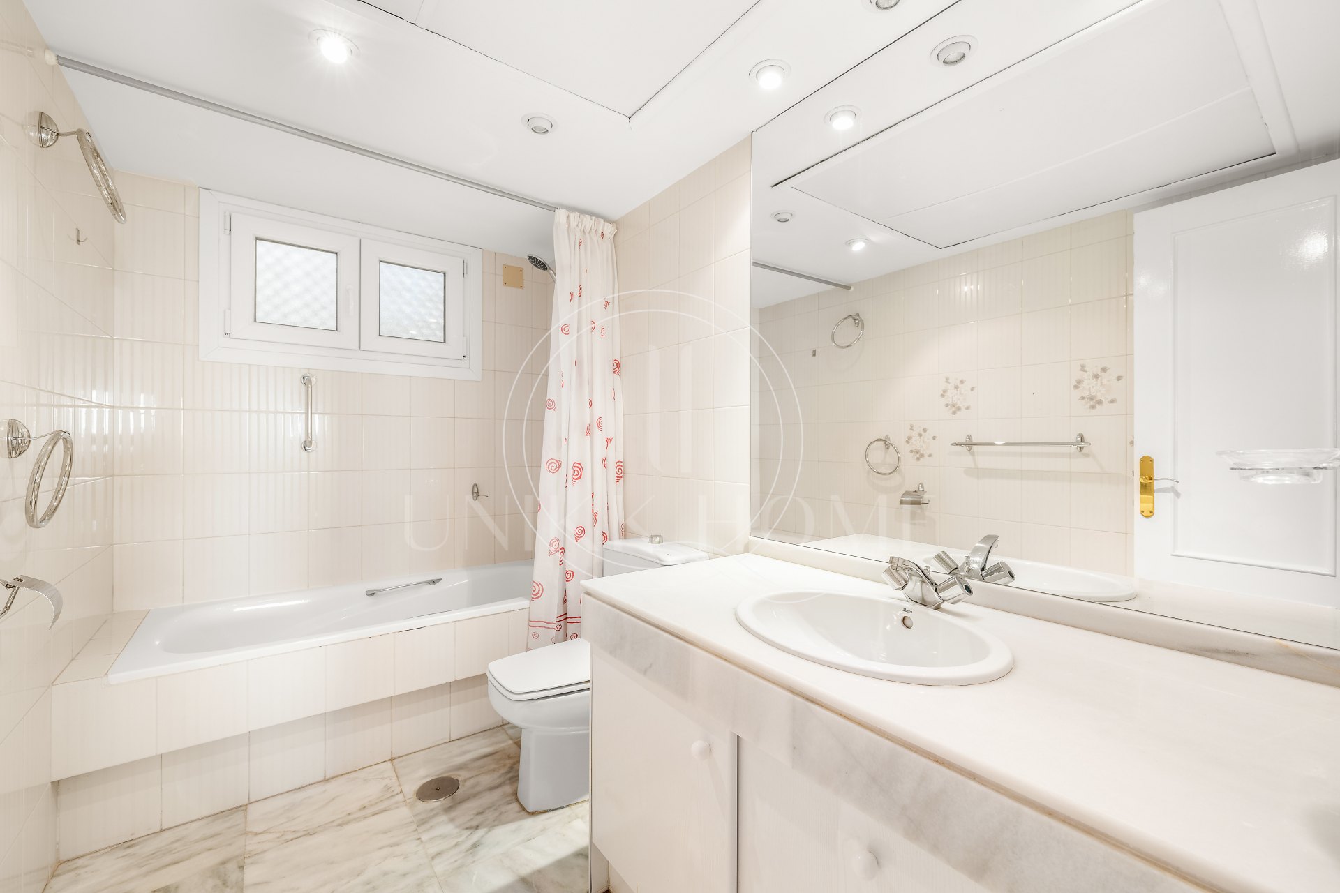 Ground Floor Apartment for sale in Playa del Moral, Estepona West