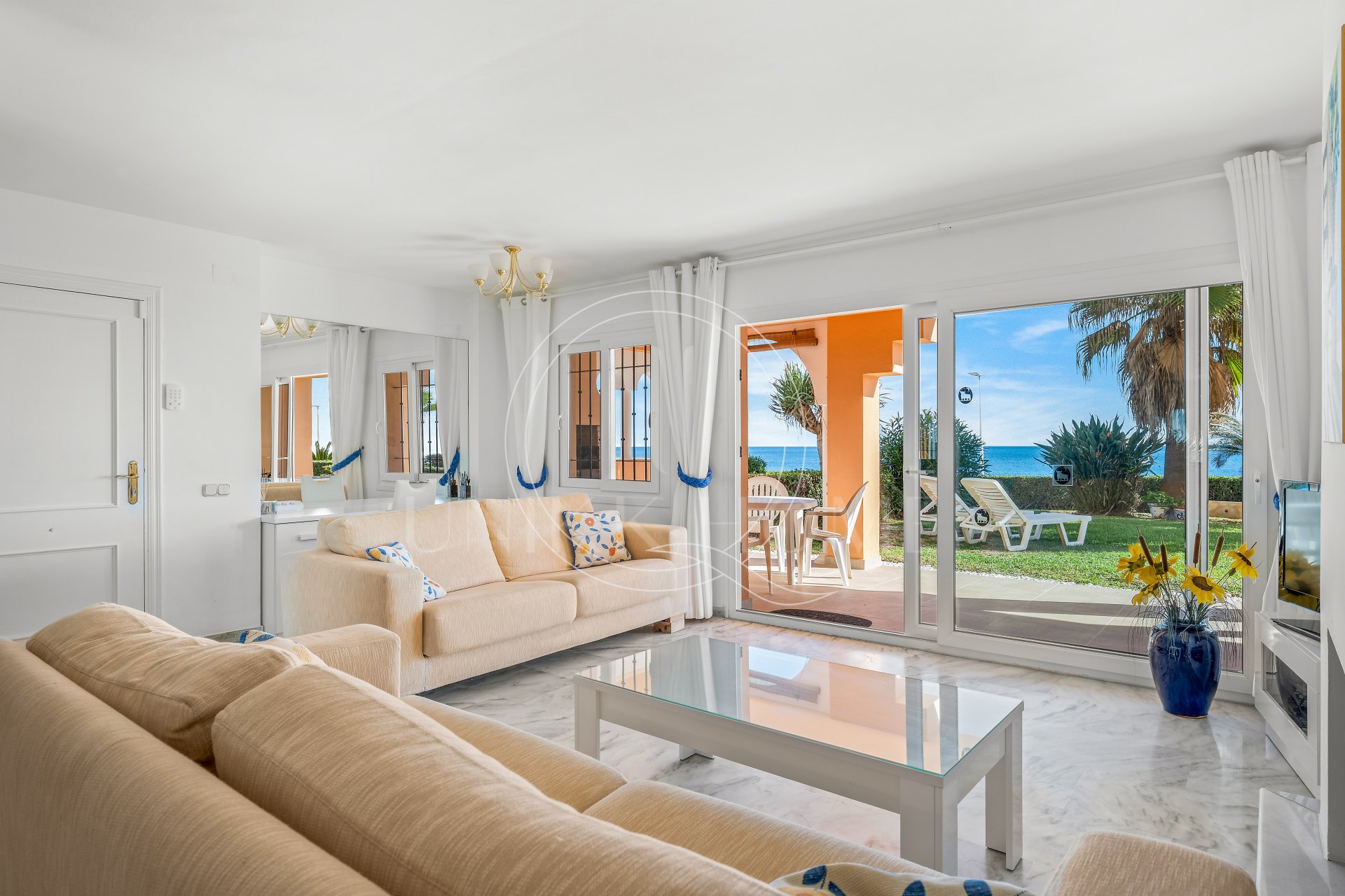 Ground Floor Apartment for sale in Playa del Moral, Estepona West