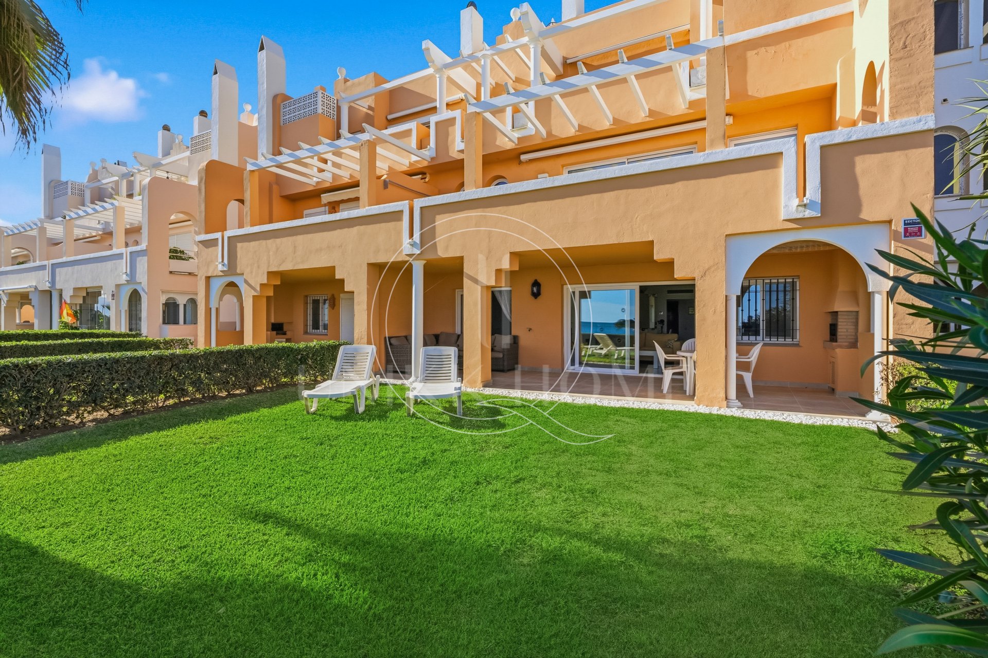 Ground Floor Apartment for sale in Playa del Moral, Estepona West