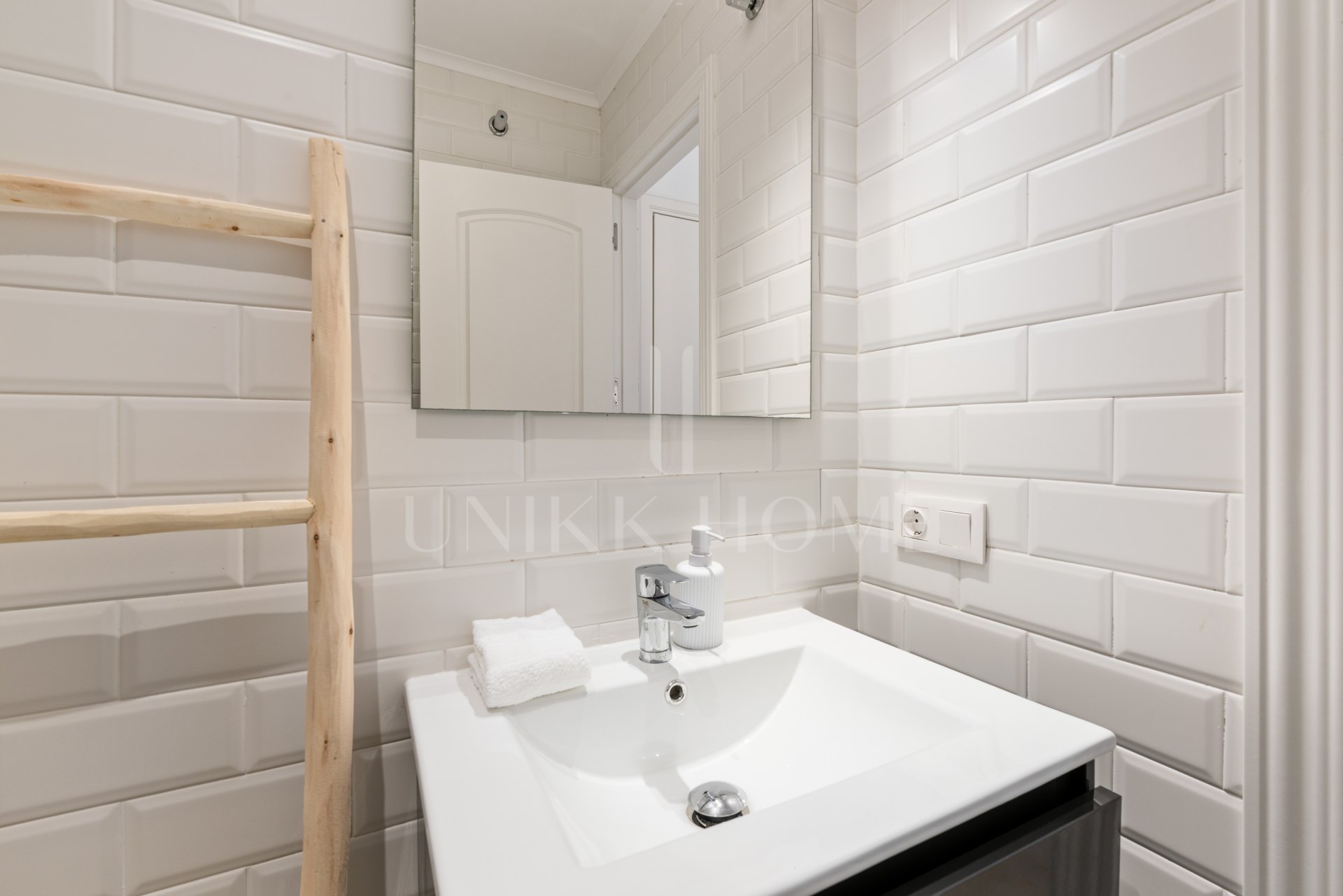 Elegant Two-Bedroom Apartment in Manilva