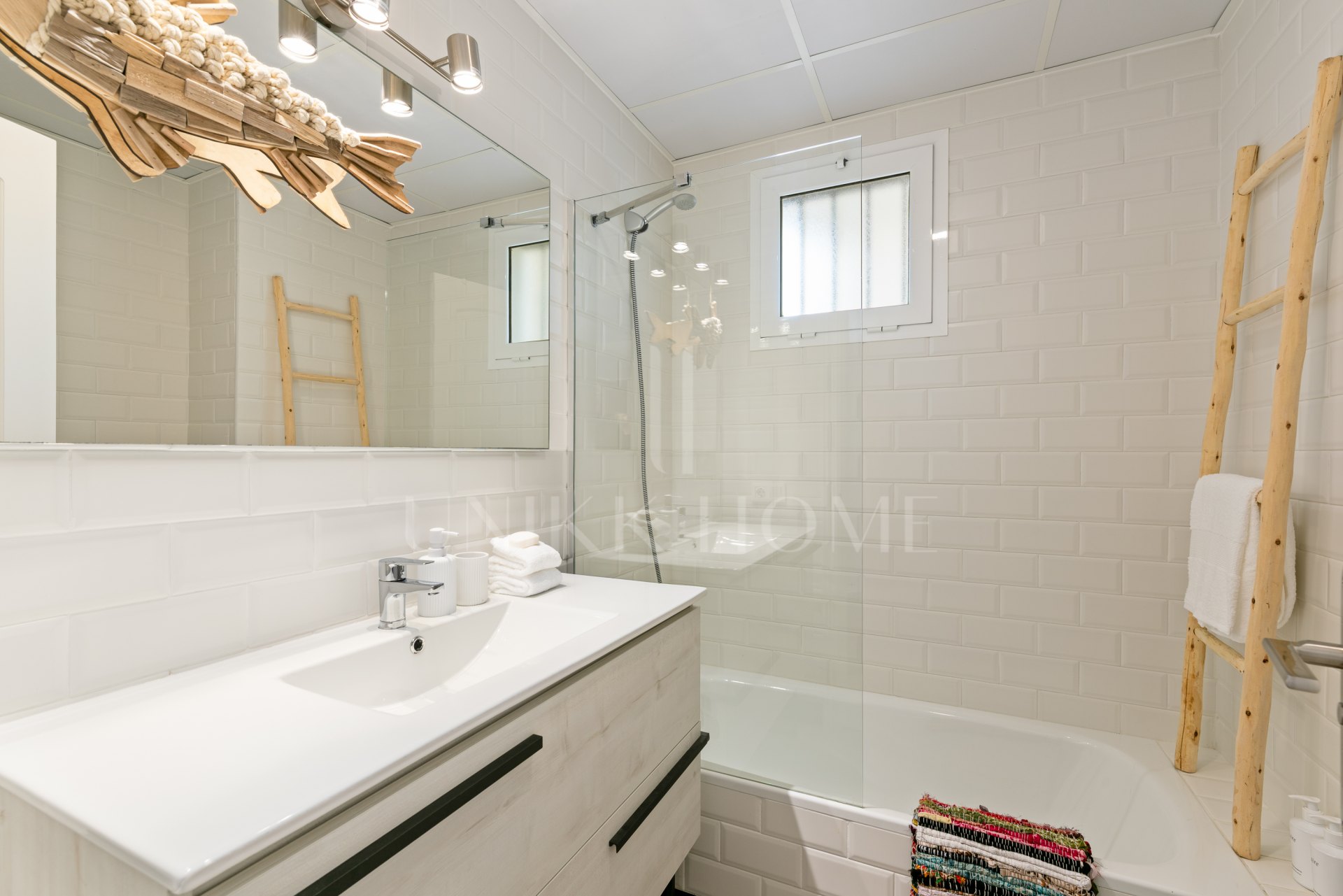 Elegant Two-Bedroom Apartment in Manilva