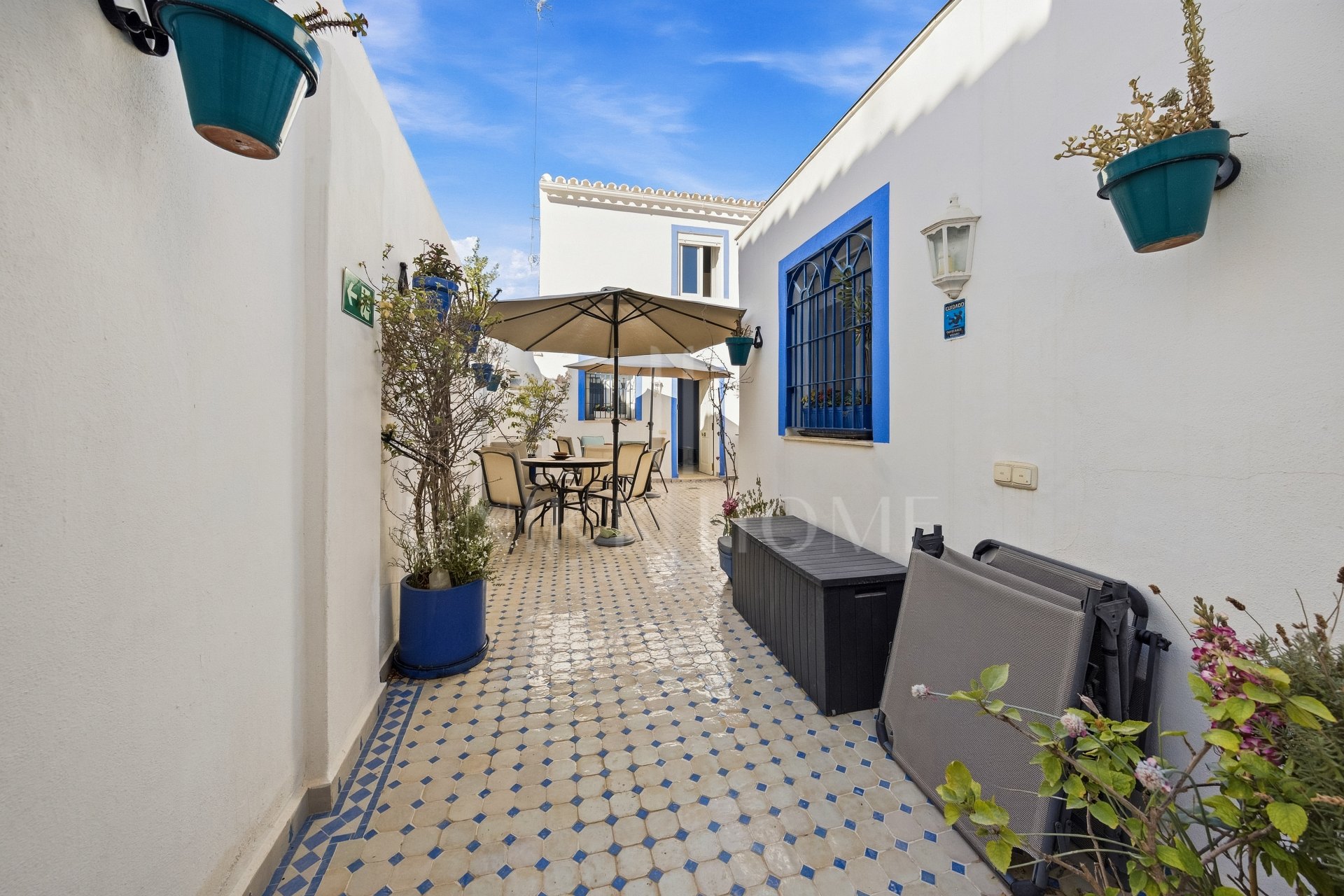 Charming Andalusian-Style Residential Building in Estepona's Old Town, 3 apartments with tourist license!
