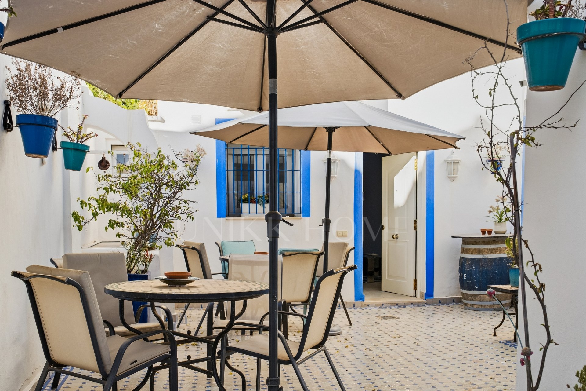 Charming Andalusian-Style Residential Building in Estepona's Old Town, 3 apartments with tourist license!