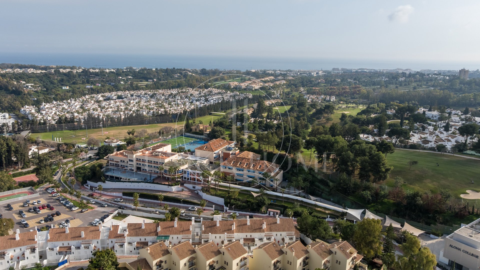 Elegant Renovated Townhouse Near Aloha Golf – Private Garden and Gated Community