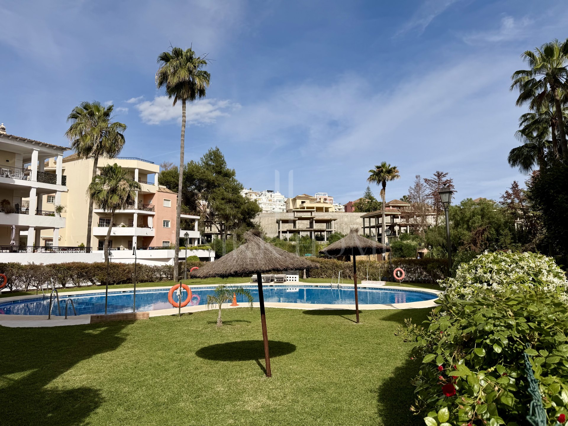 Spacious and bright garden view apartment with large terrace and sun all day