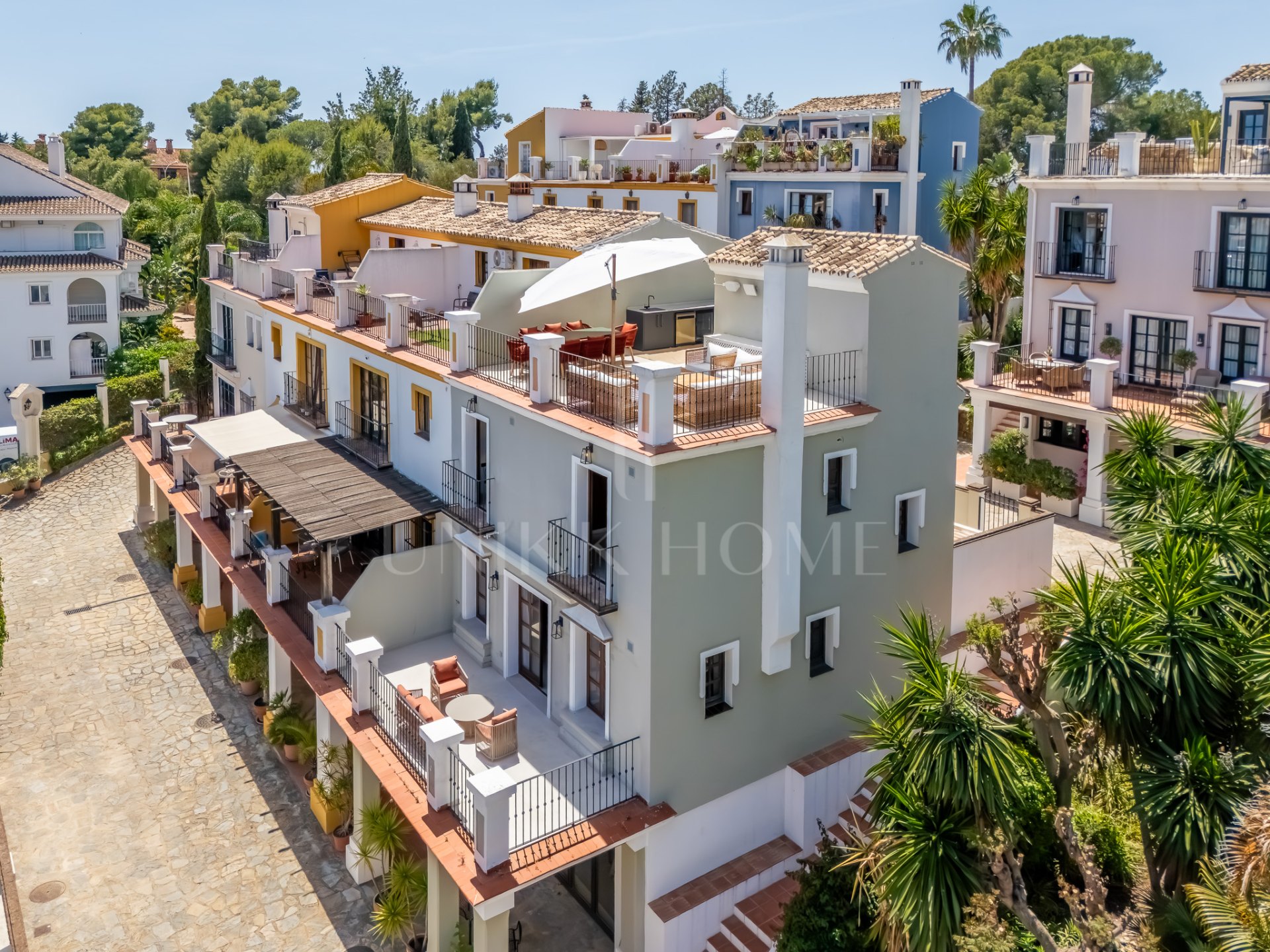 Elegant Beachside Townhouse on Marbella’s Golden Mile