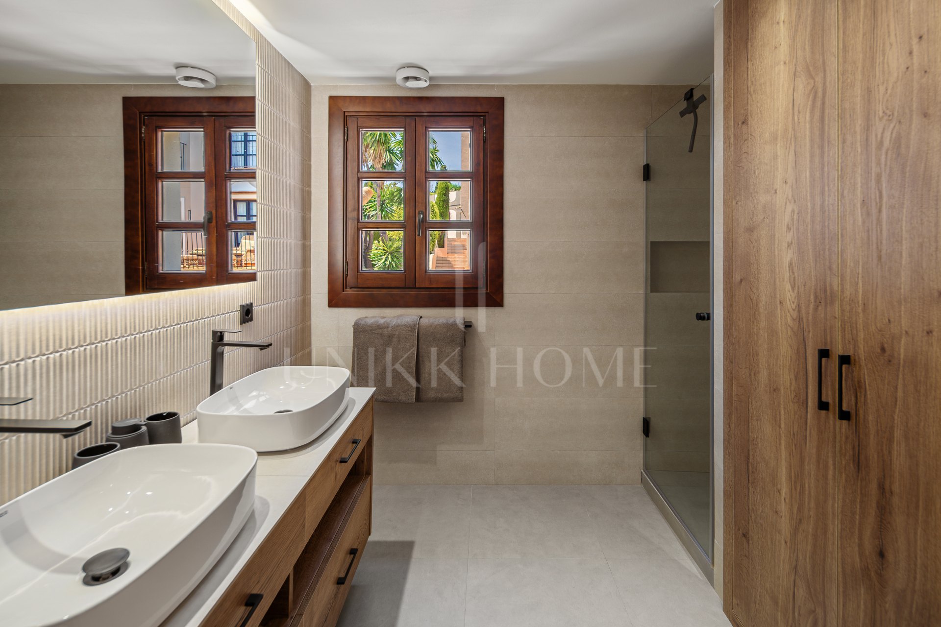 Elegant Beachside Townhouse on Marbella’s Golden Mile