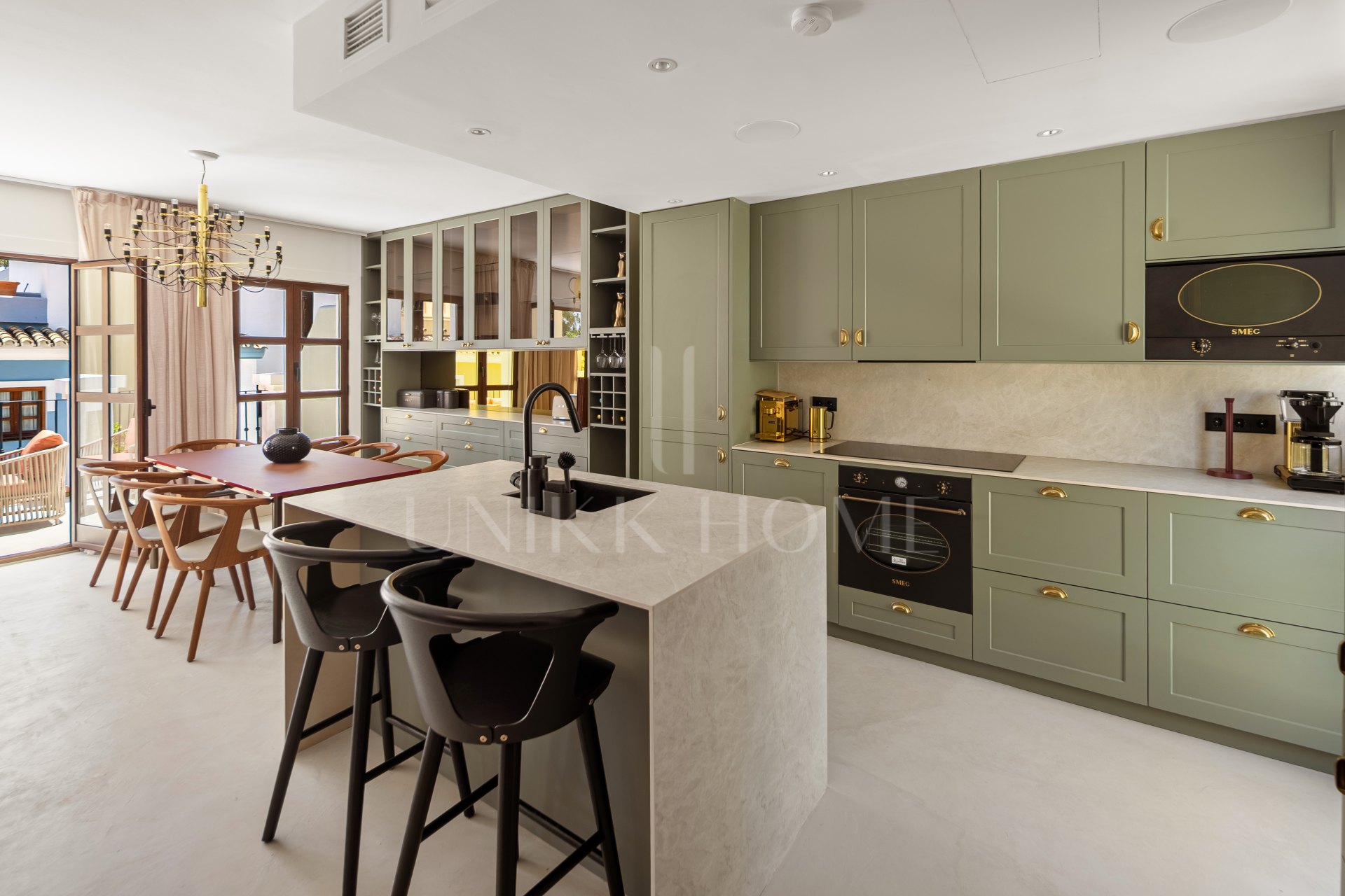 Elegant Beachside Townhouse on Marbella’s Golden Mile