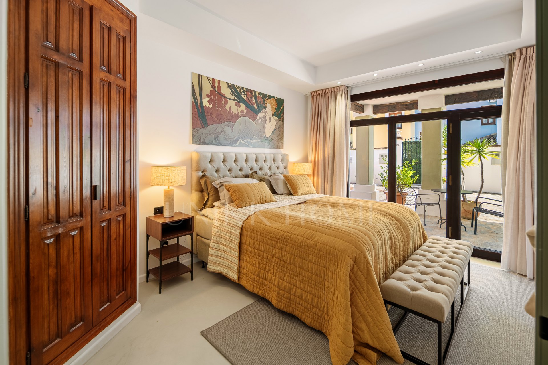 Elegant Beachside Townhouse on Marbella’s Golden Mile