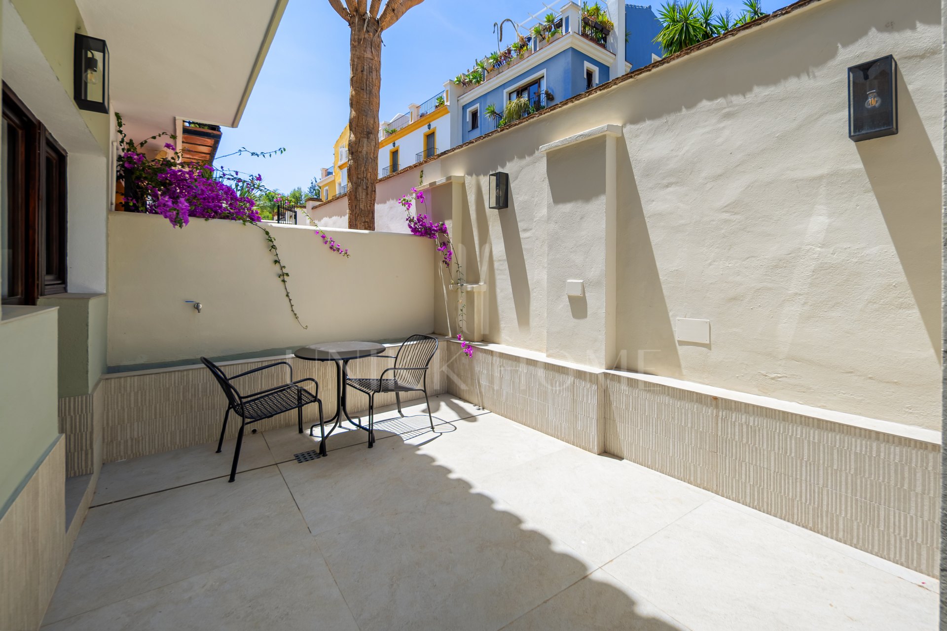 Elegant Beachside Townhouse on Marbella’s Golden Mile