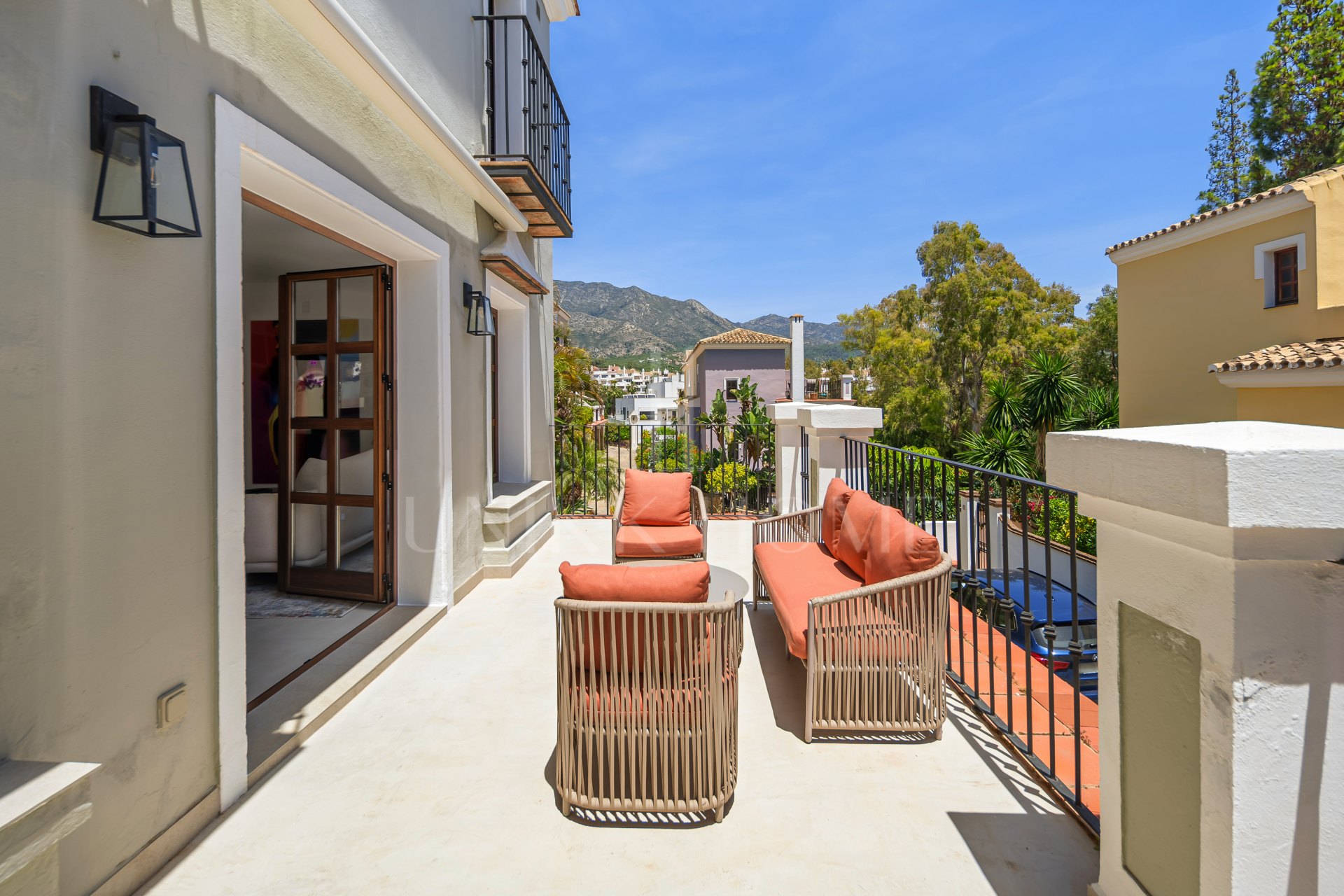 Elegant Beachside Townhouse on Marbella’s Golden Mile