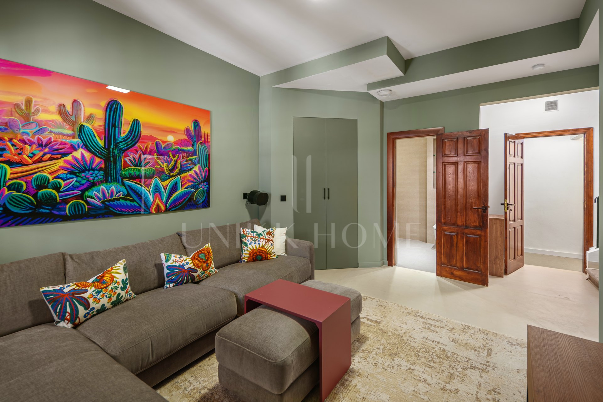 Elegant Beachside Townhouse on Marbella’s Golden Mile
