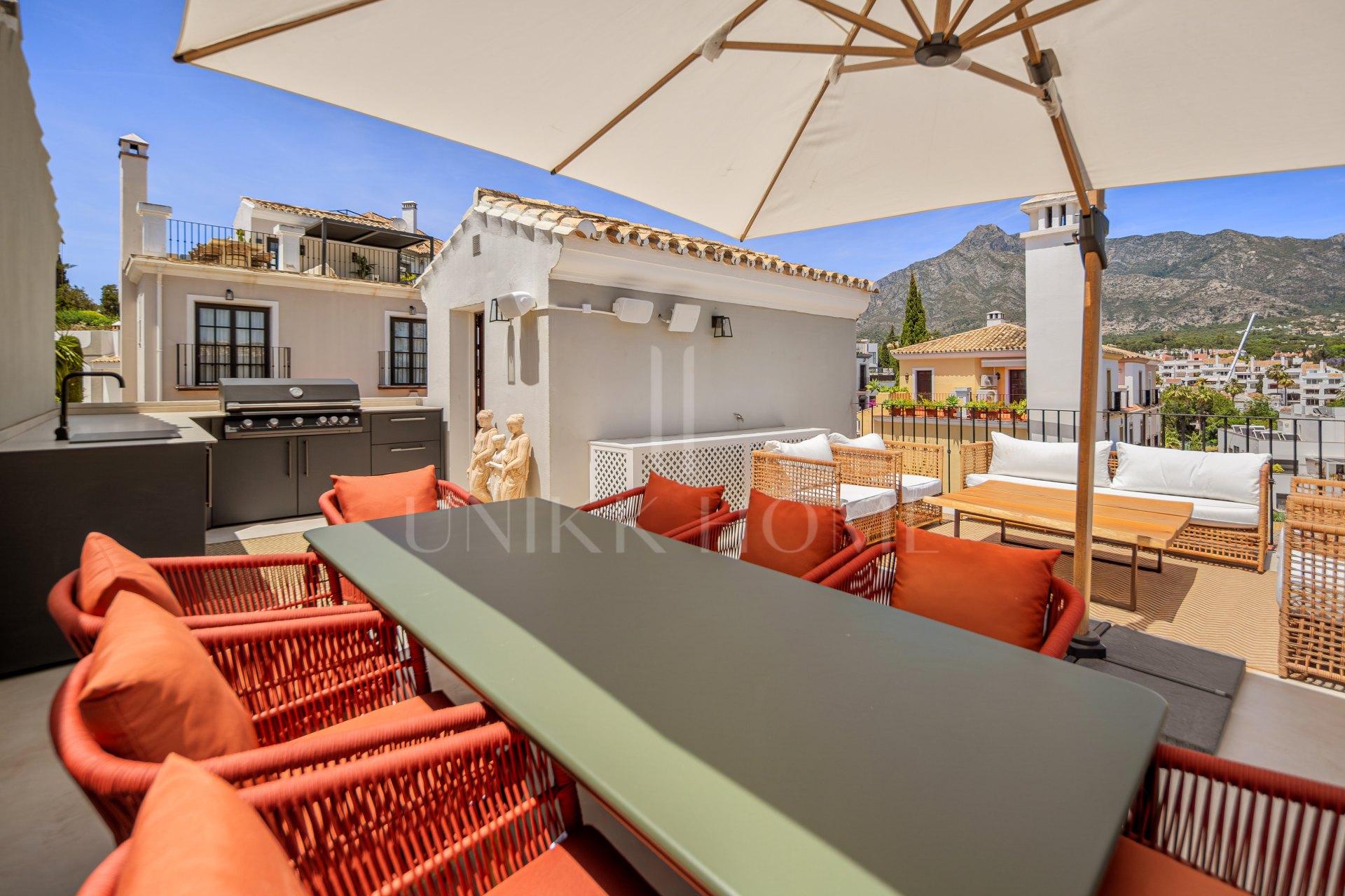 Elegant Beachside Townhouse on Marbella’s Golden Mile