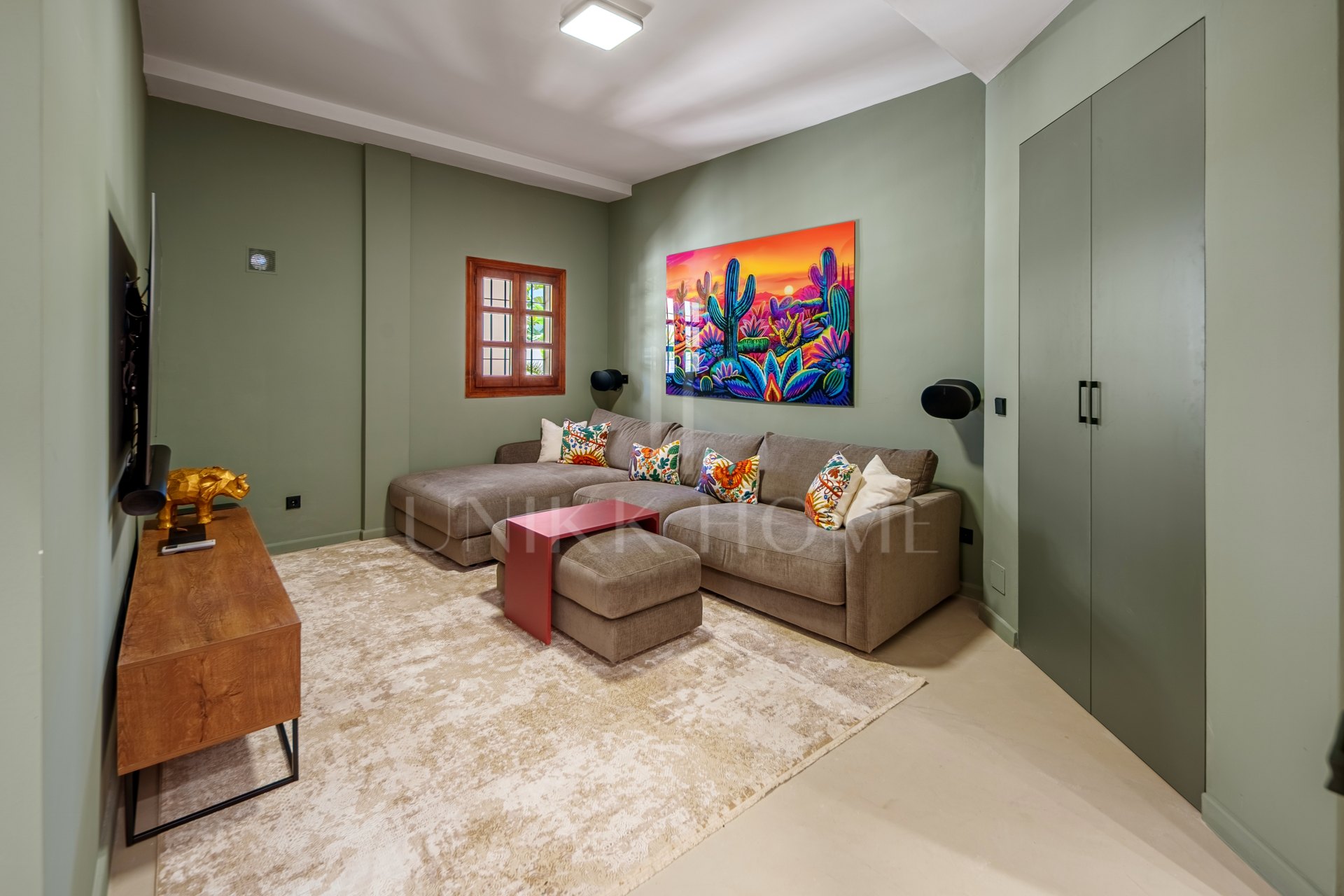 Elegant Beachside Townhouse on Marbella’s Golden Mile