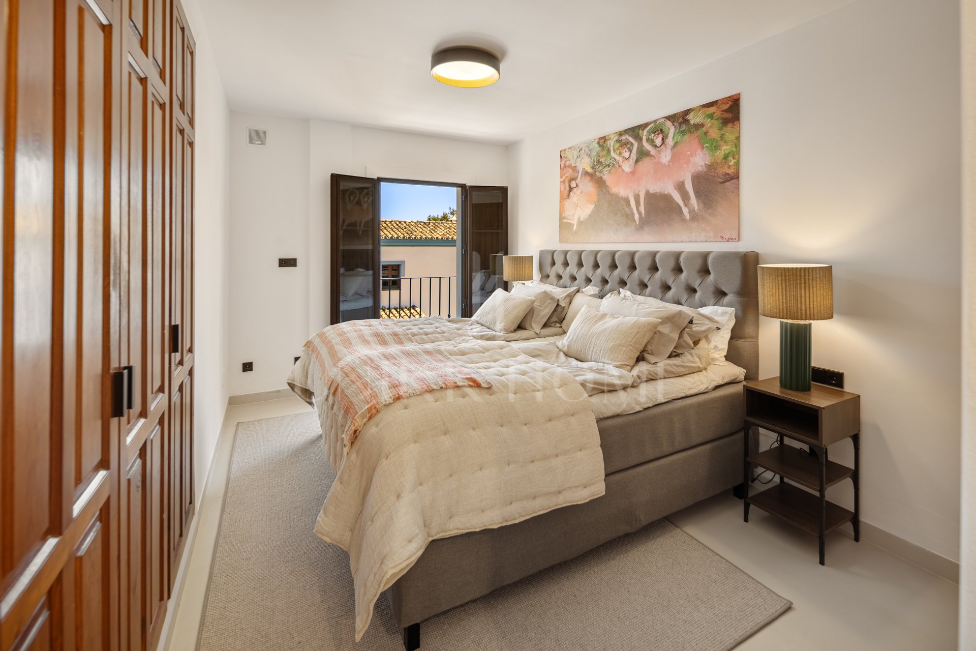 Elegant Beachside Townhouse on Marbella’s Golden Mile