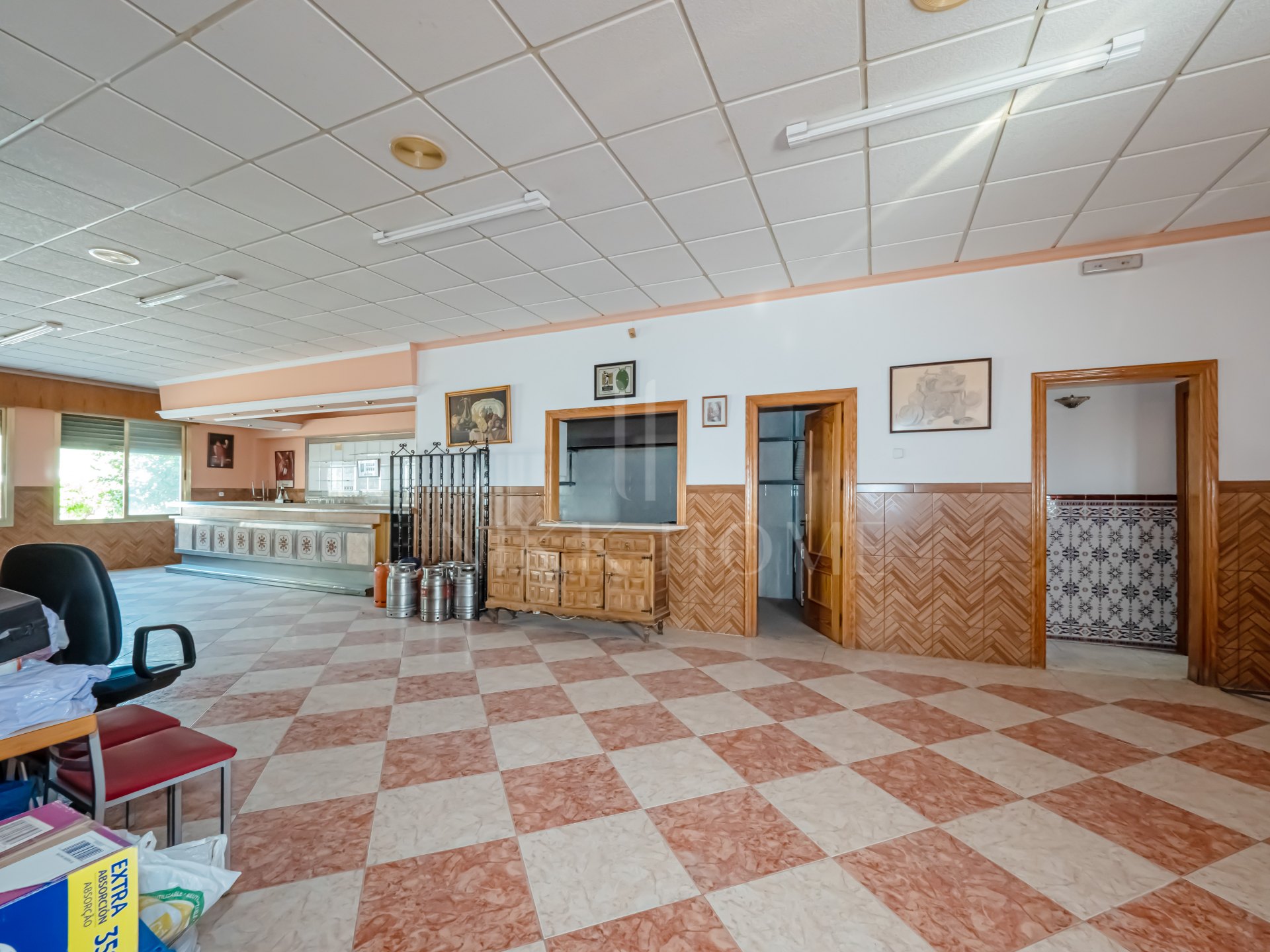 Spacious and Bright Commercial Property in Alozaina, Málaga