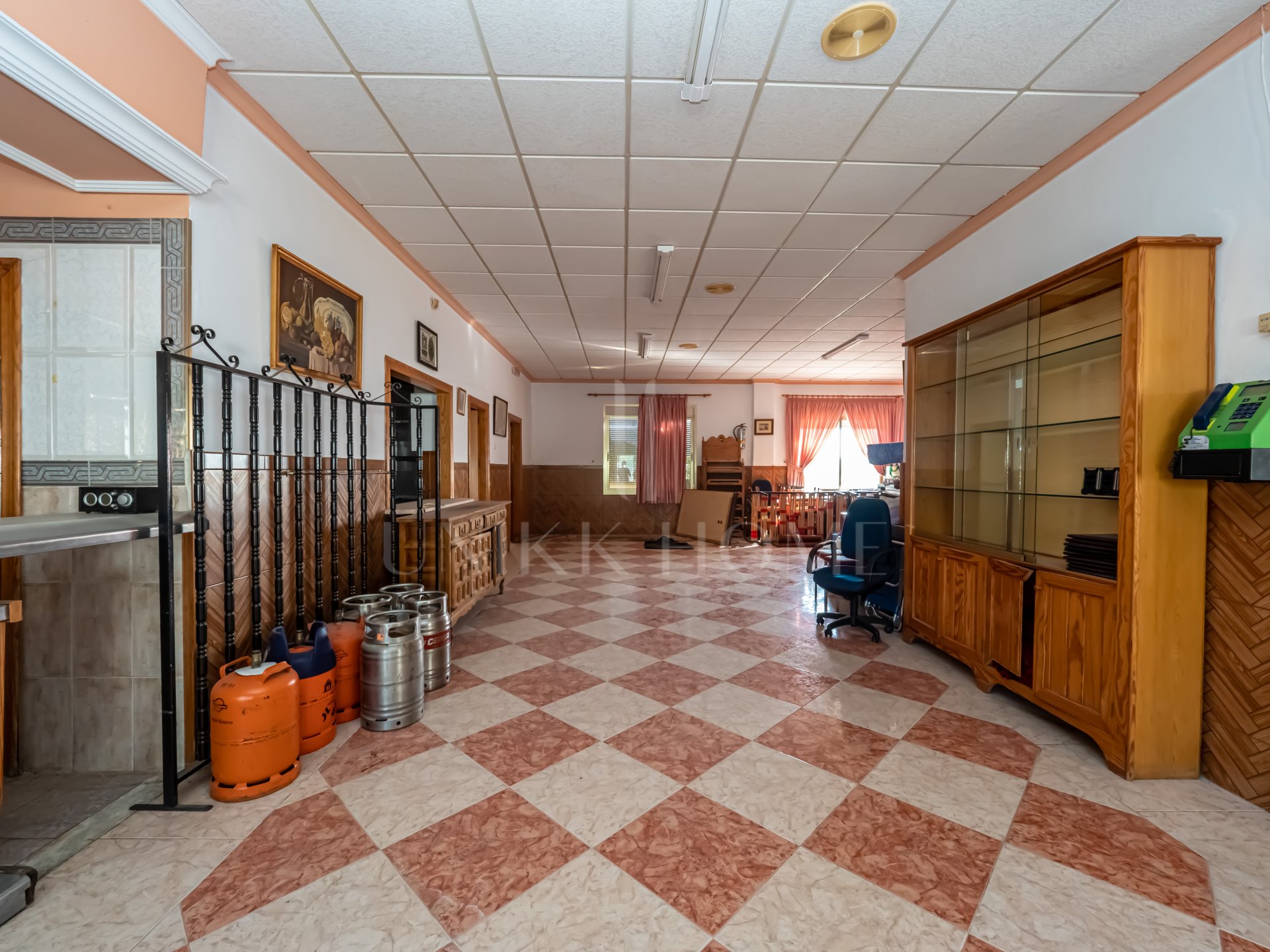 Spacious and Bright Commercial Property in Alozaina, Málaga