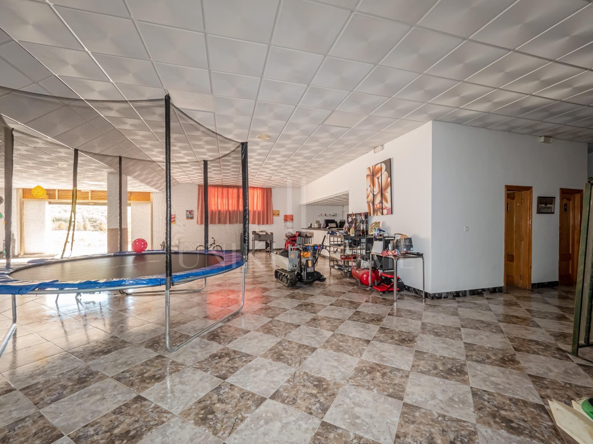 SEMI-BASEMENT IN ALOZAINA