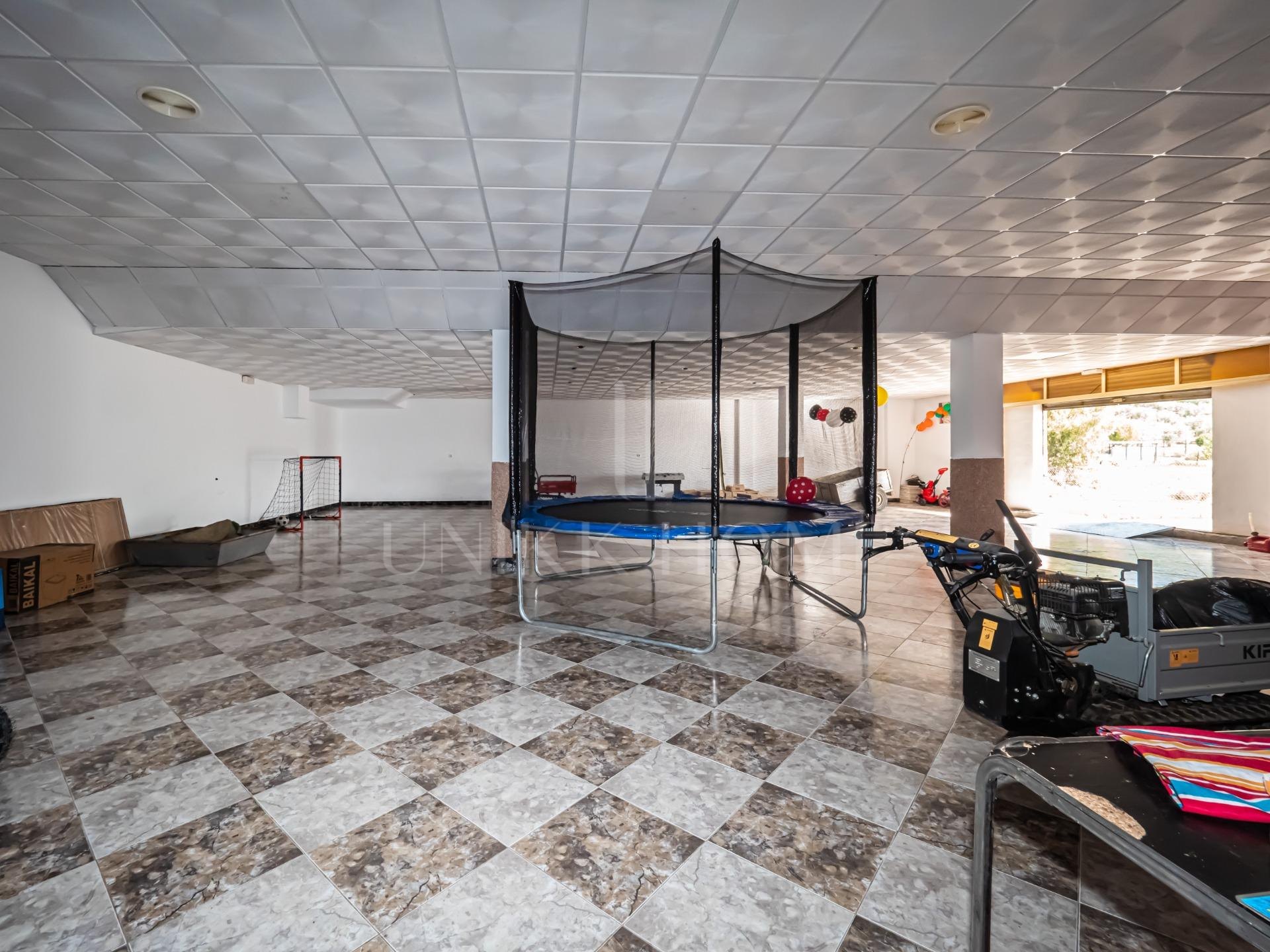 SEMI-BASEMENT IN ALOZAINA