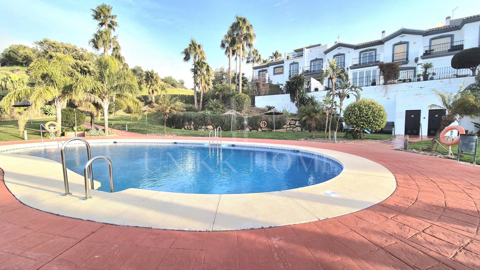 Townhouse with Panoramic Views and Solarium in Alhaurín Golf