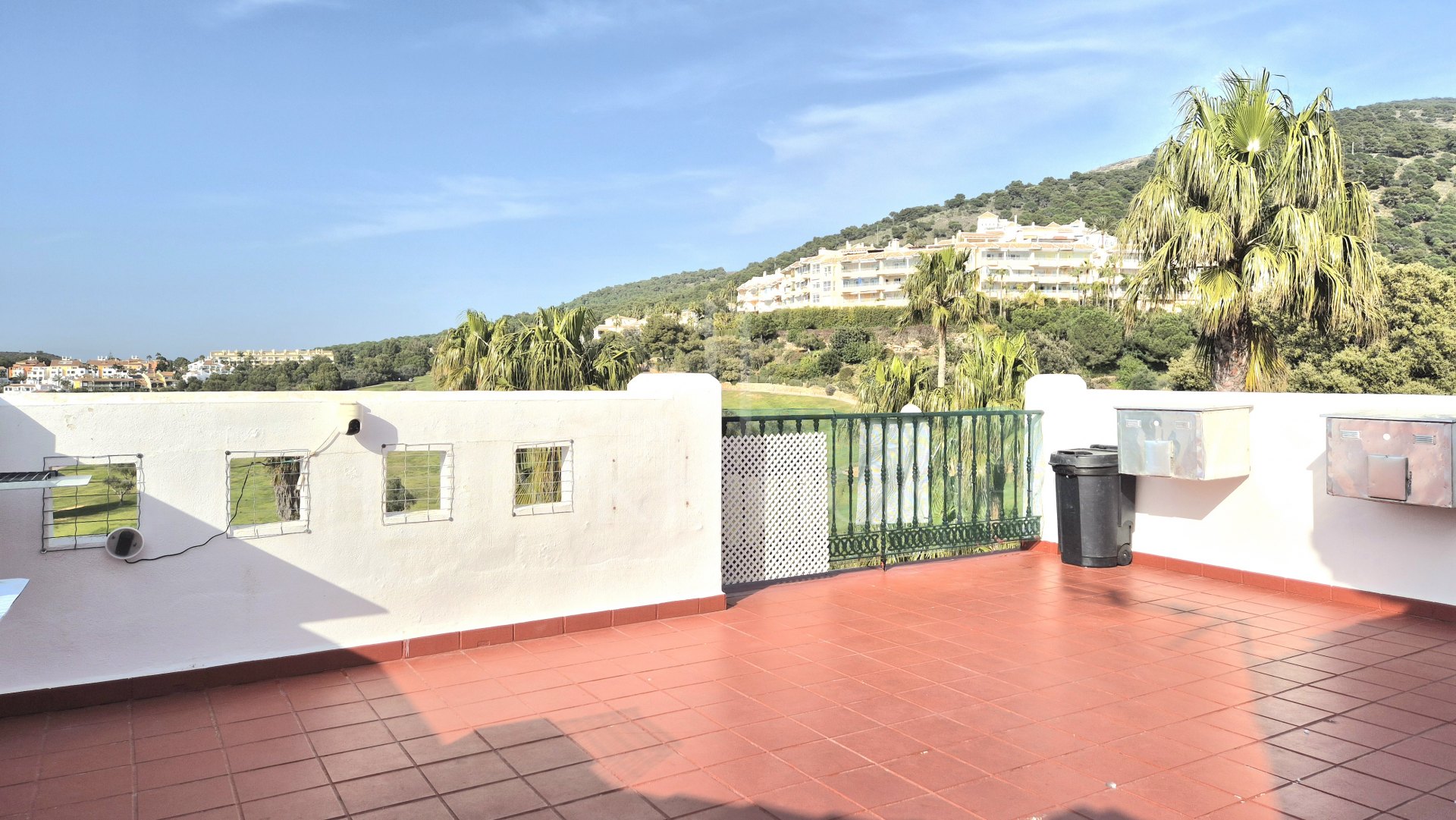 Townhouse with Panoramic Views and Solarium in Alhaurín Golf