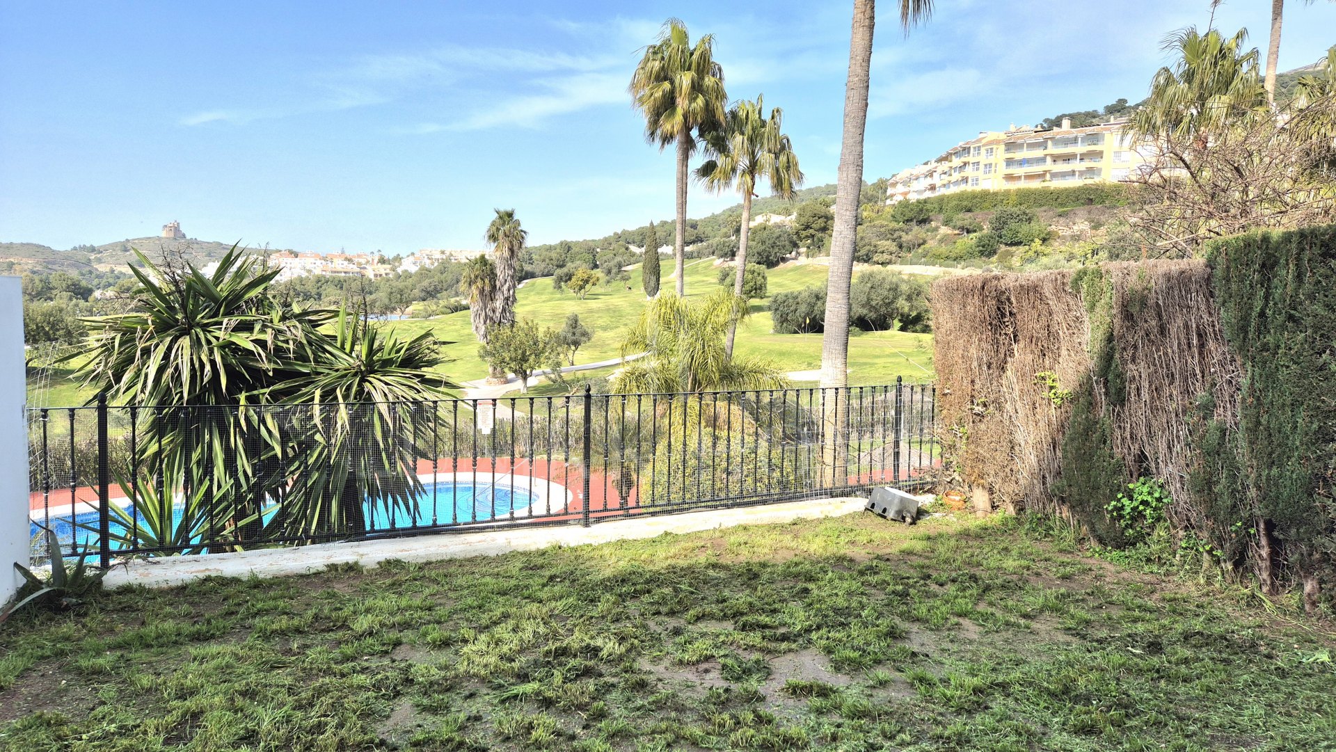 Townhouse with Panoramic Views and Solarium in Alhaurín Golf