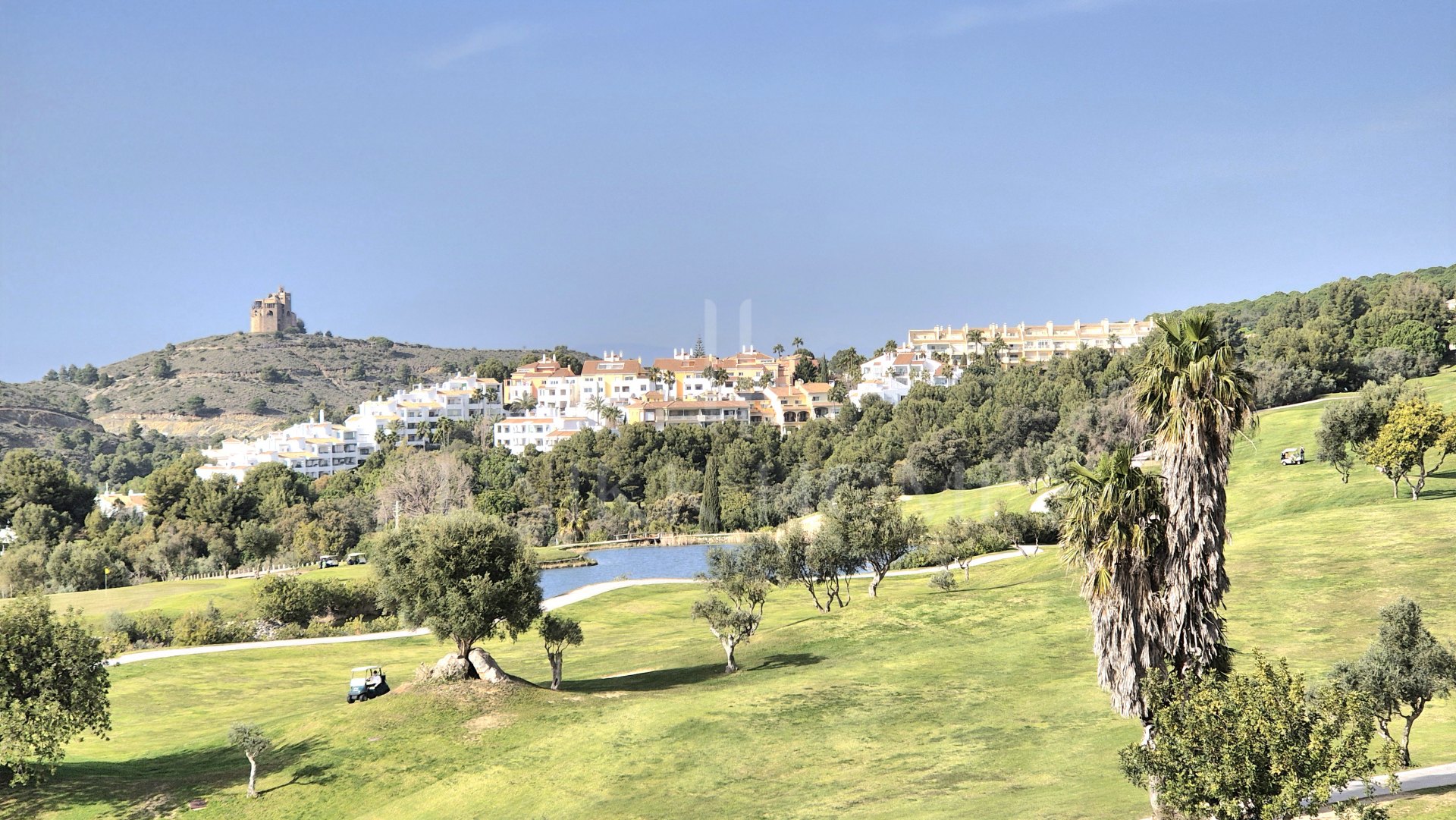 Townhouse with Panoramic Views and Solarium in Alhaurín Golf