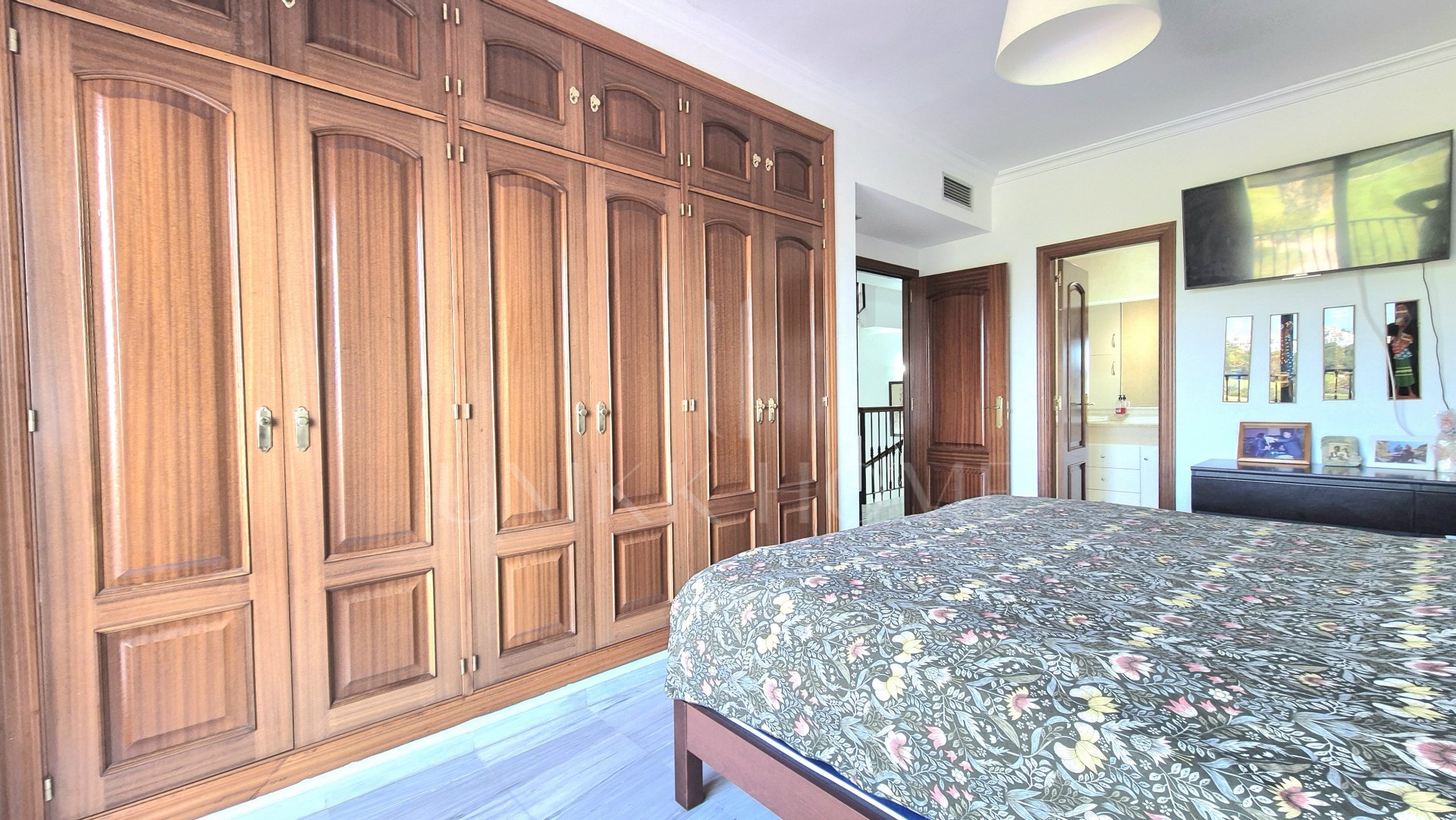 Townhouse with Panoramic Views and Solarium in Alhaurín Golf