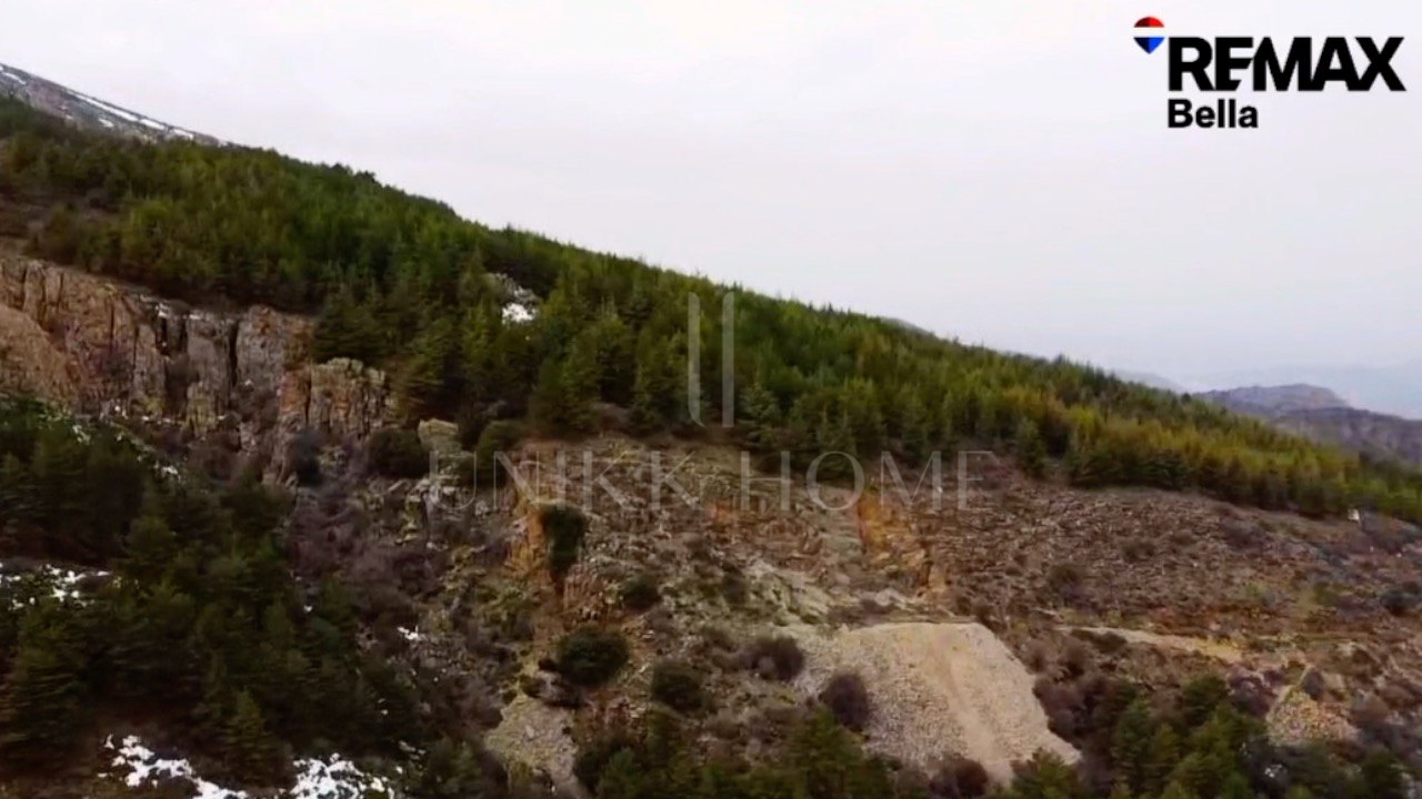 Tourism asset in Sierra Nevada – 3.1 ha with building permit granted