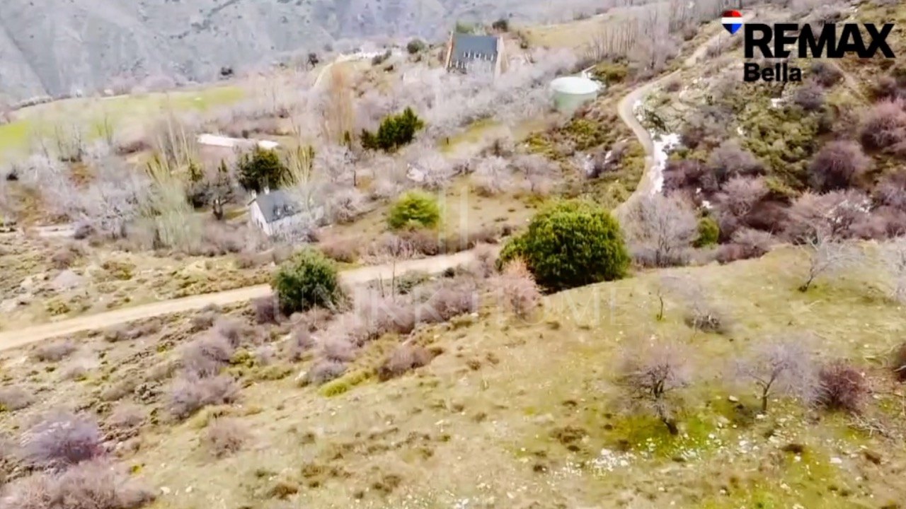 Tourism asset in Sierra Nevada – 3.1 ha with building permit granted