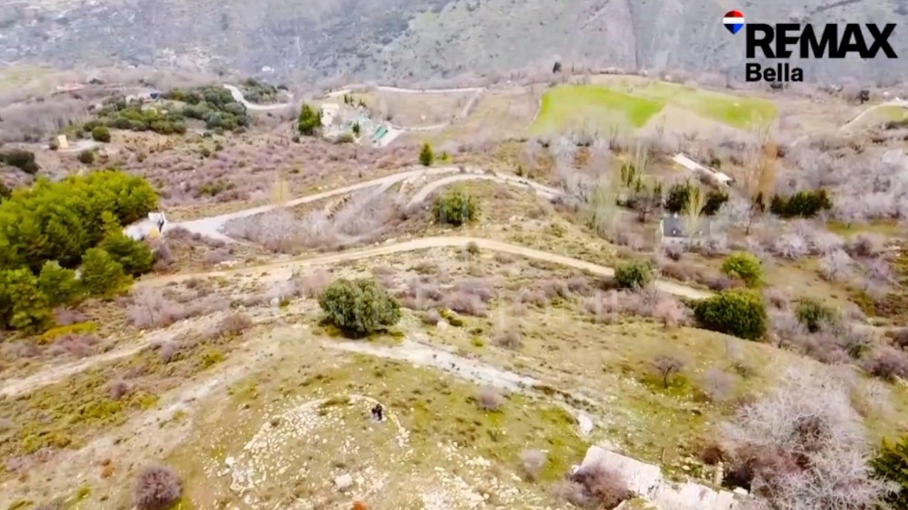 Tourism asset in Sierra Nevada – 3.1 ha with building permit granted