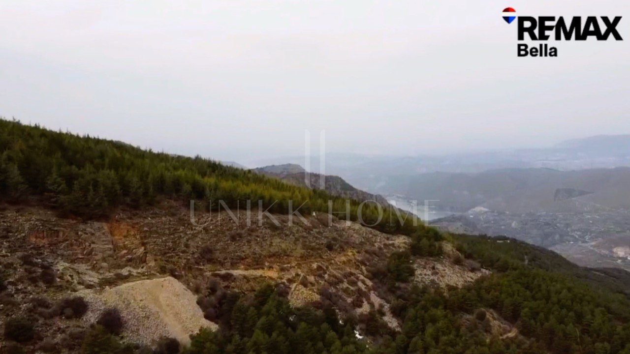 Tourism asset in Sierra Nevada – 3.1 ha with building permit granted