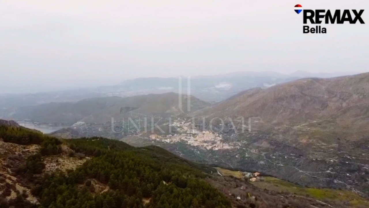 Tourism asset in Sierra Nevada – 3.1 ha with building permit granted