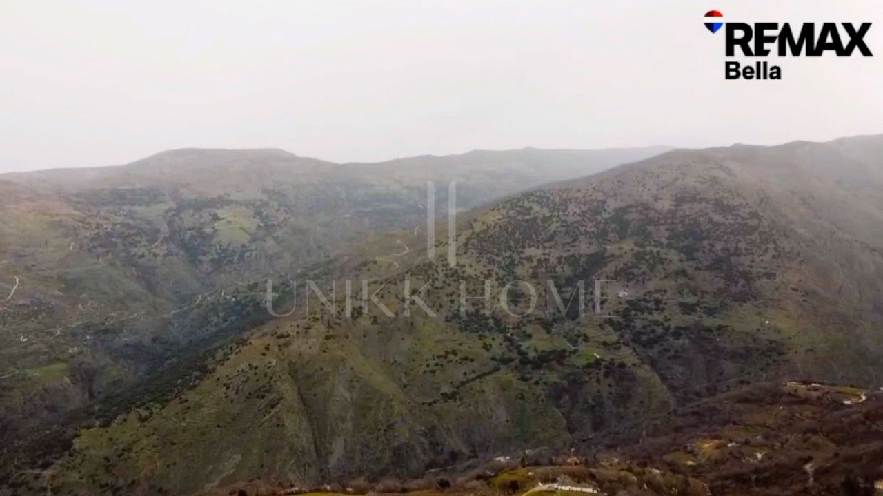Tourism asset in Sierra Nevada – 3.1 ha with building permit granted