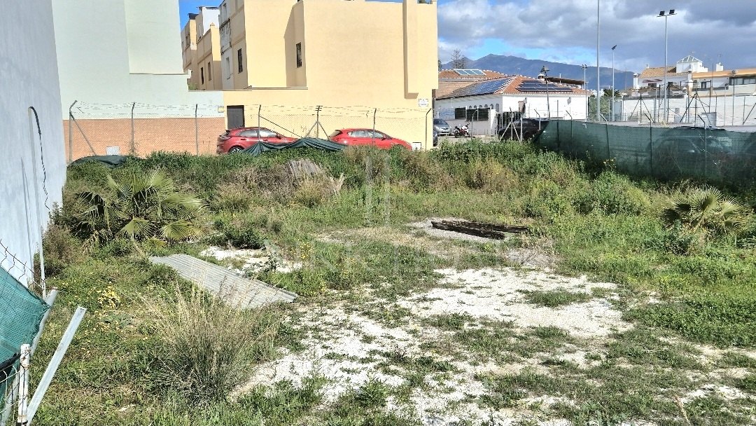 Parcela urbana y comercial en ubicación estratégica – Nueva Milla de Oro, Cancelada (Estepona)