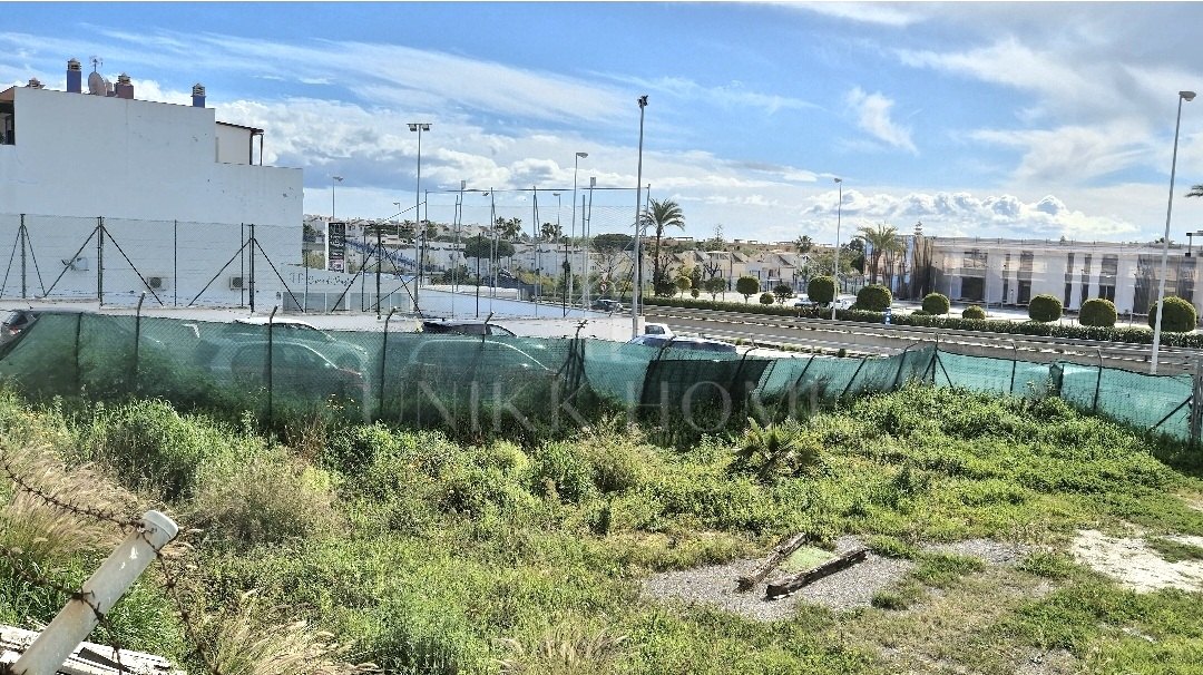 Parcela urbana y comercial en ubicación estratégica – Nueva Milla de Oro, Cancelada (Estepona)