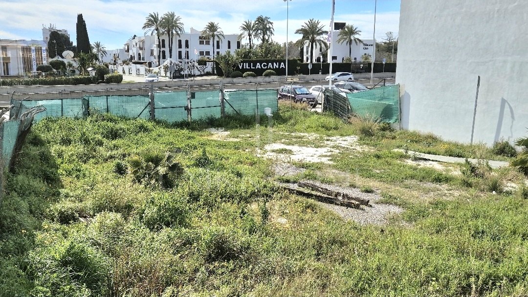 Parcela urbana y comercial en ubicación estratégica – Nueva Milla de Oro, Cancelada (Estepona)