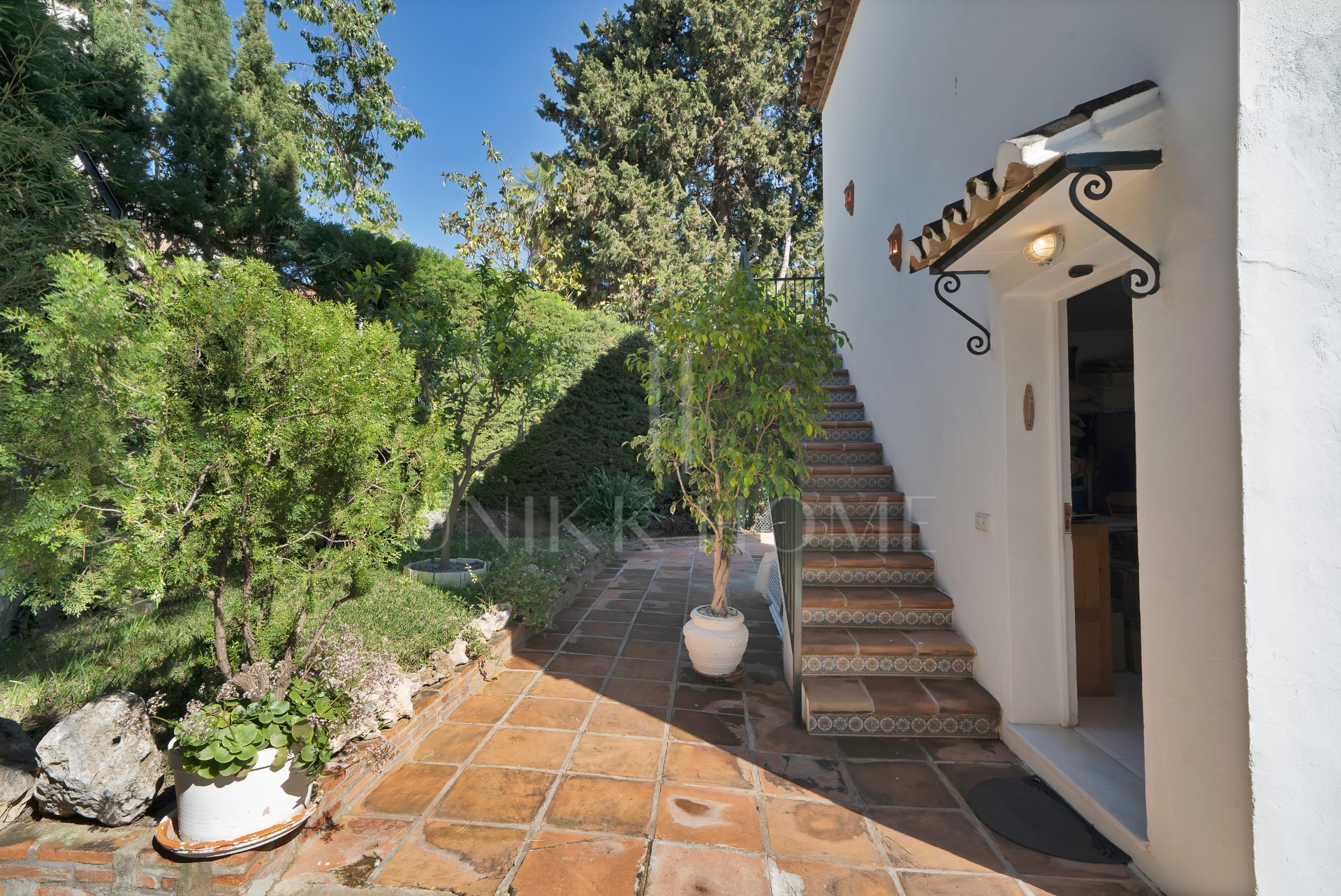 New to the market, Exclusivity: Detached Villa for Sale in Nueva Andalucía, Marbella – Prime Location with Sea Views